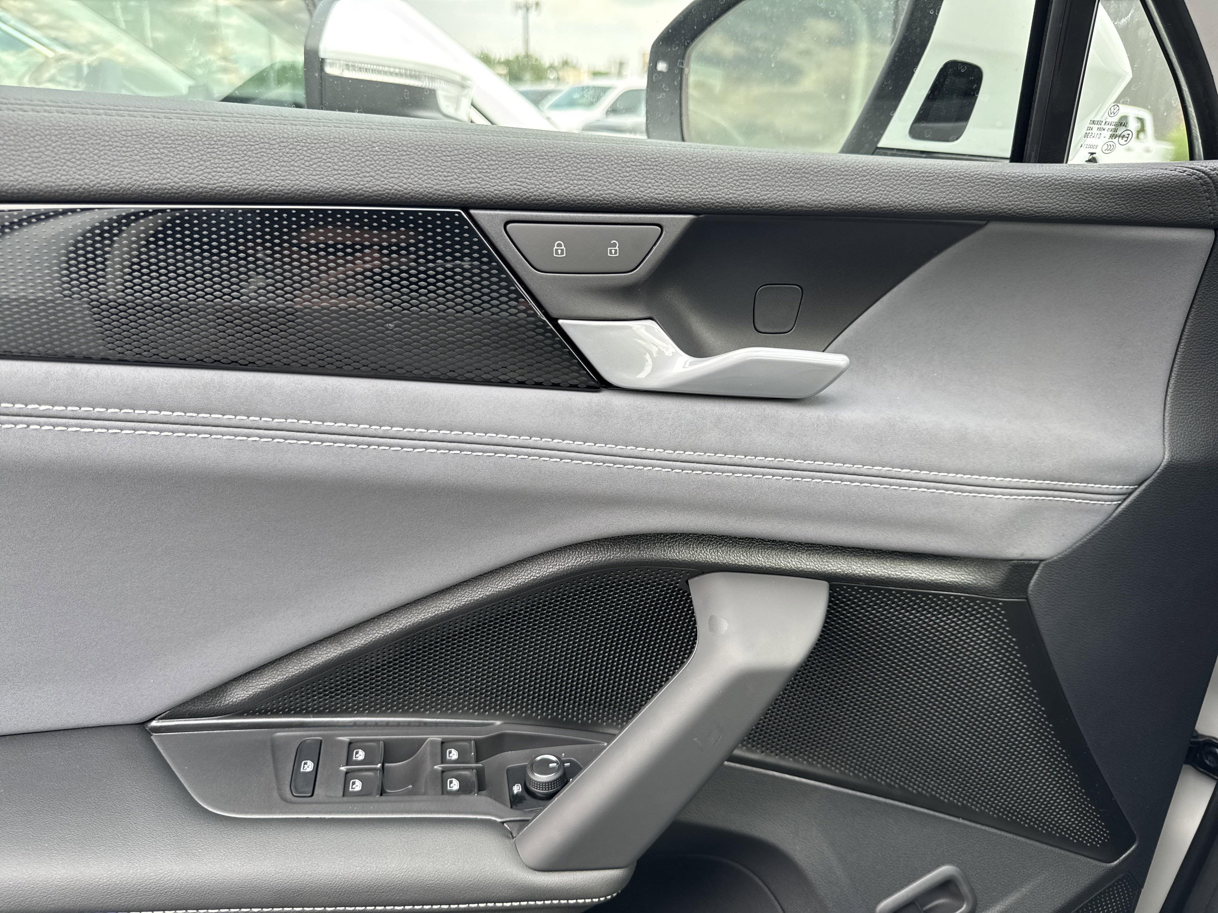 2025 Volkswagen Tiguan 2.0T SE 4MOTION