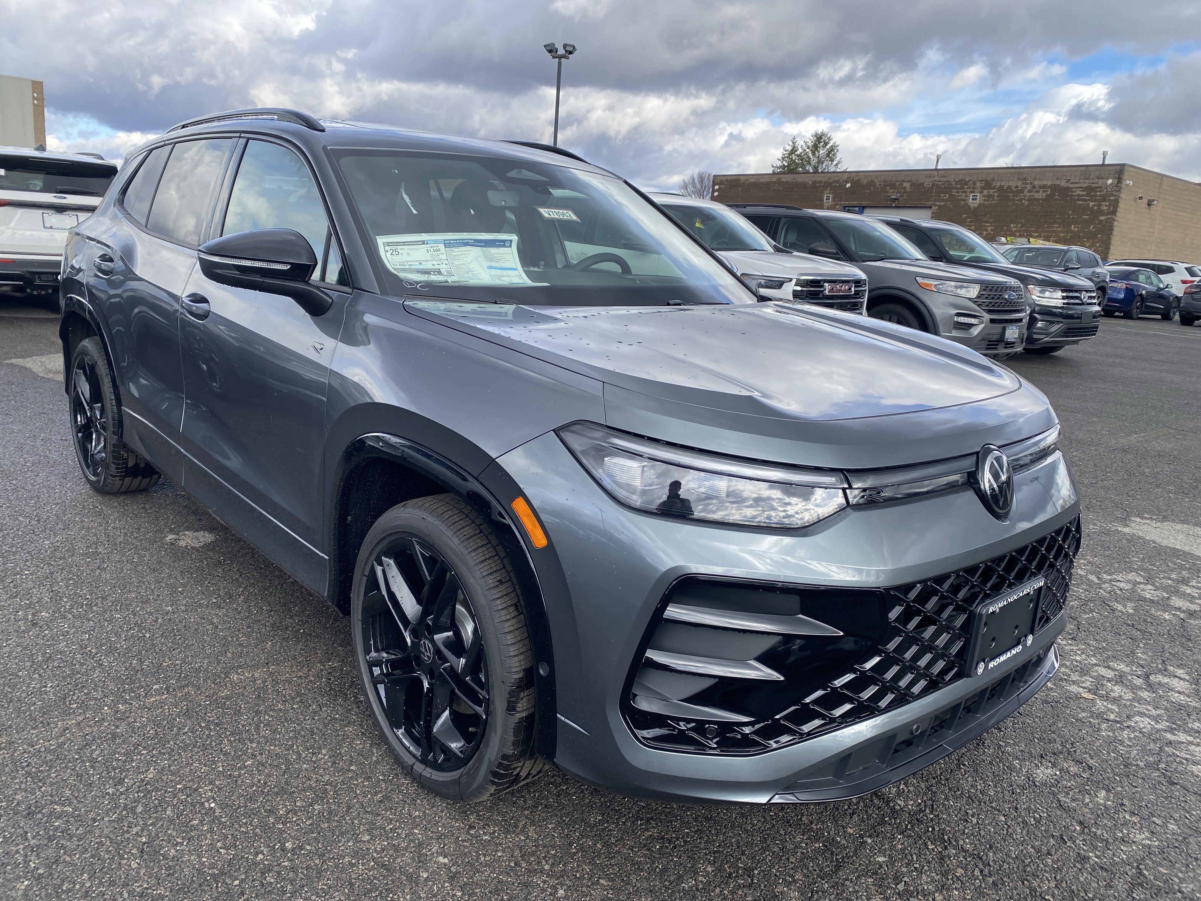 2026 Volkswagen Tiguan 2.0T SE R-Line Black 4MOTION