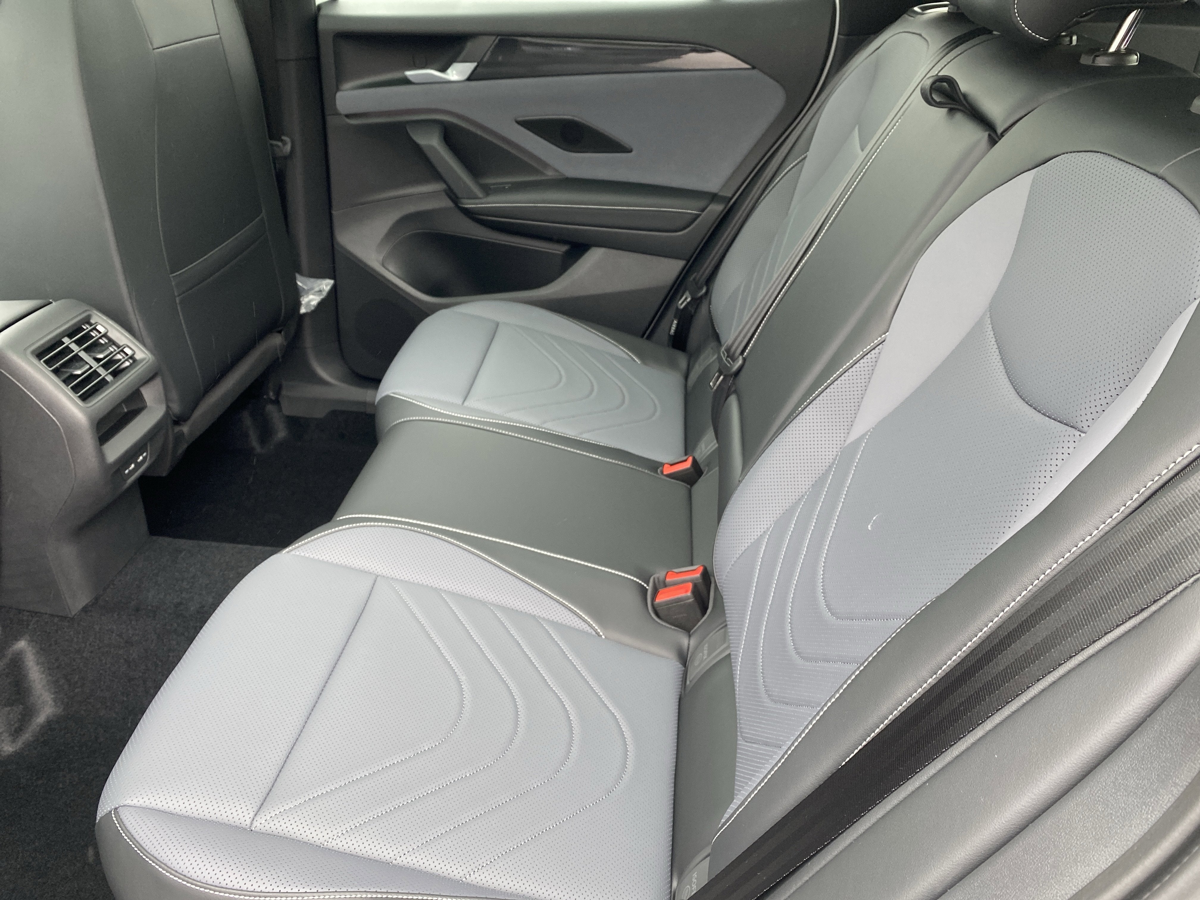 2025 Volkswagen Tiguan 2.0T SE R-Line Black 4MOTION