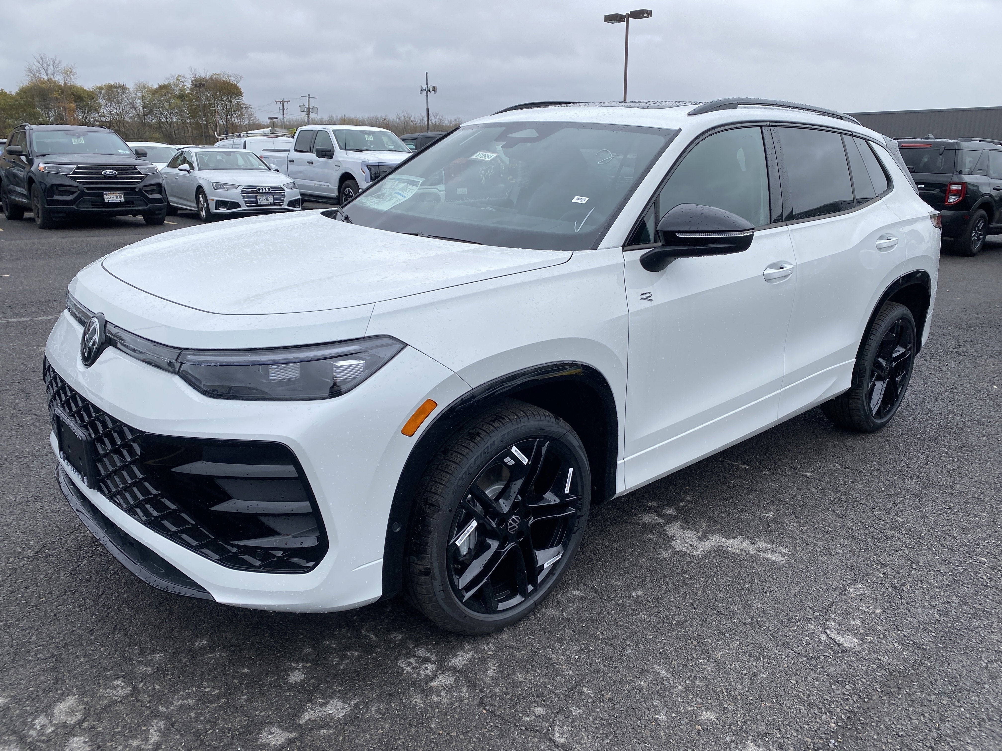 2025 Volkswagen Tiguan 2.0T SE R-Line Black 4MOTION