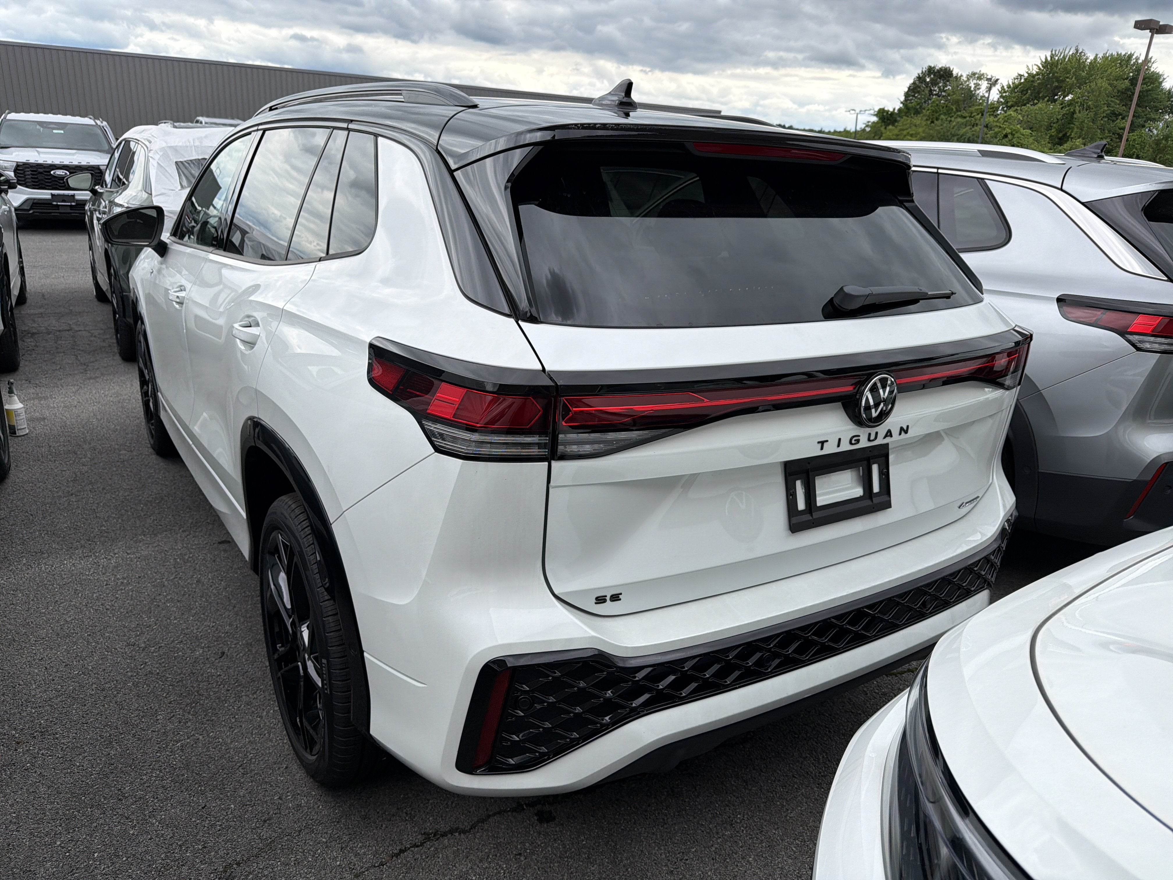 2026 Volkswagen Tiguan SE R-Line Black 4MOTION
