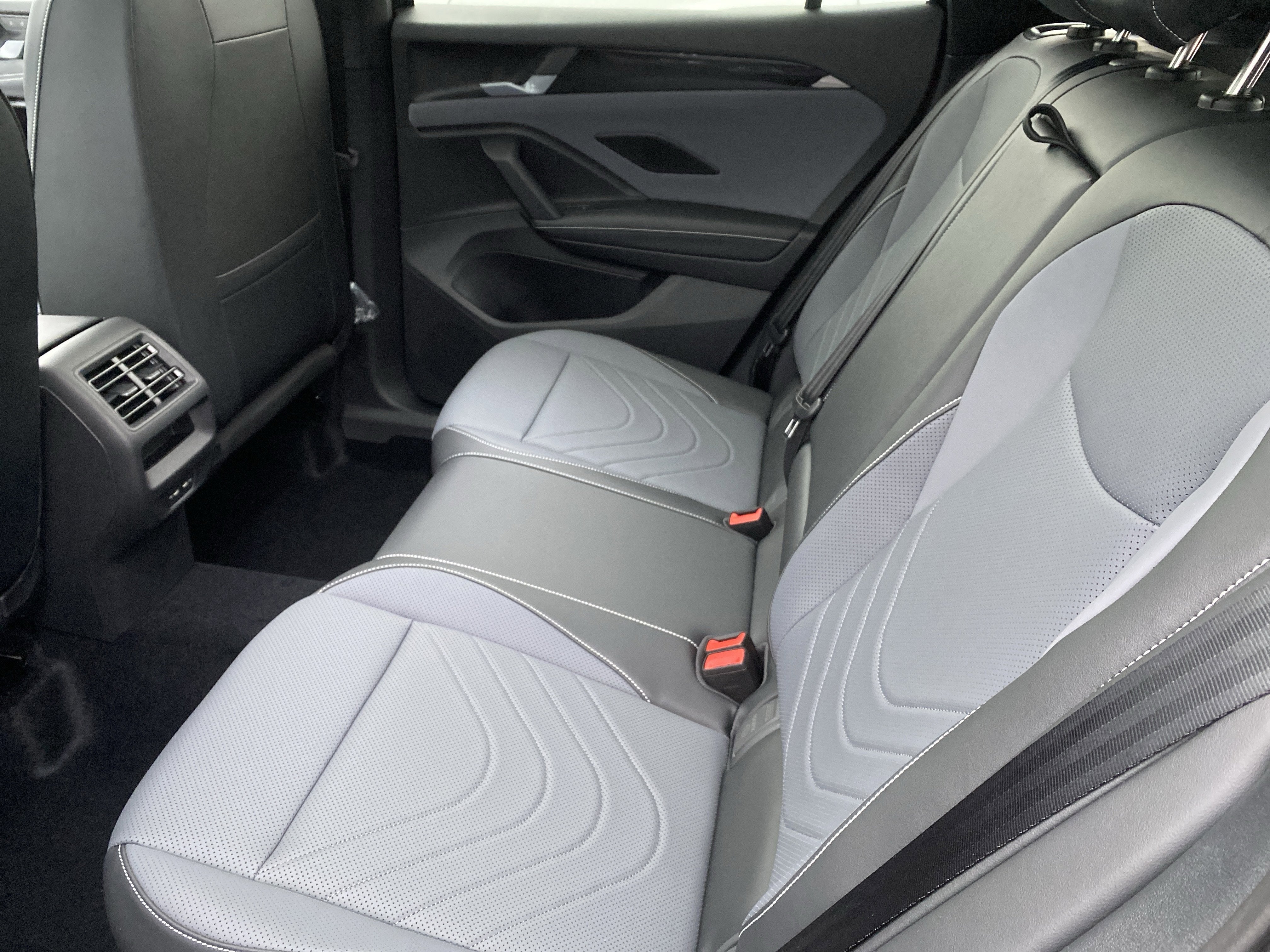 2026 Volkswagen Tiguan 2.0T SE R-Line Black 4MOTION