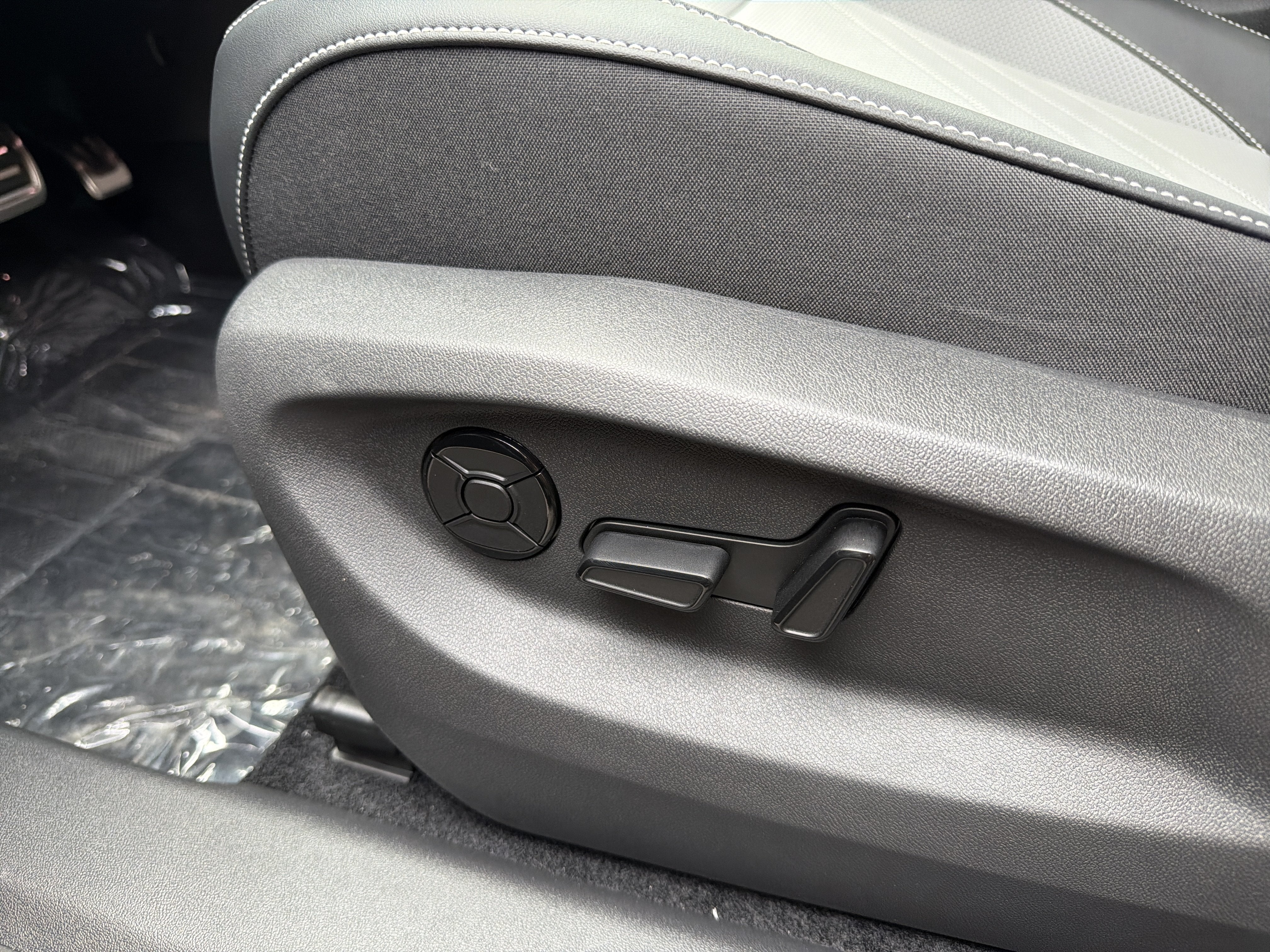 2026 Volkswagen Tiguan SE R-Line Black 4MOTION