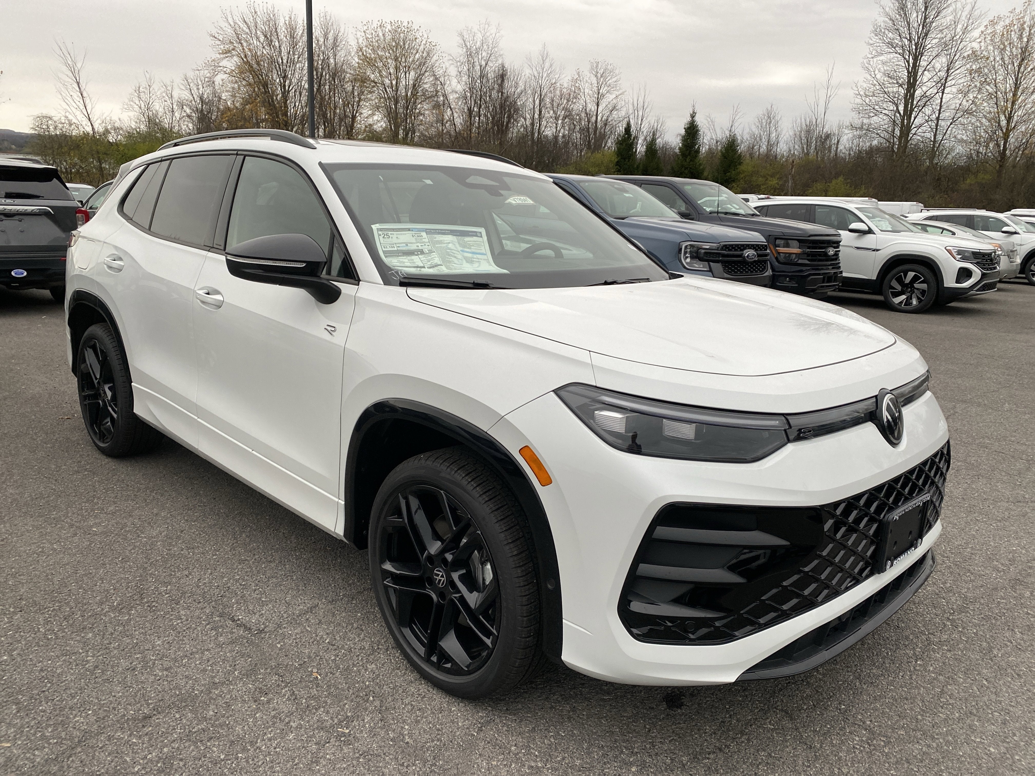 2025 Volkswagen Tiguan 2.0T SE R-Line Black 4MOTION