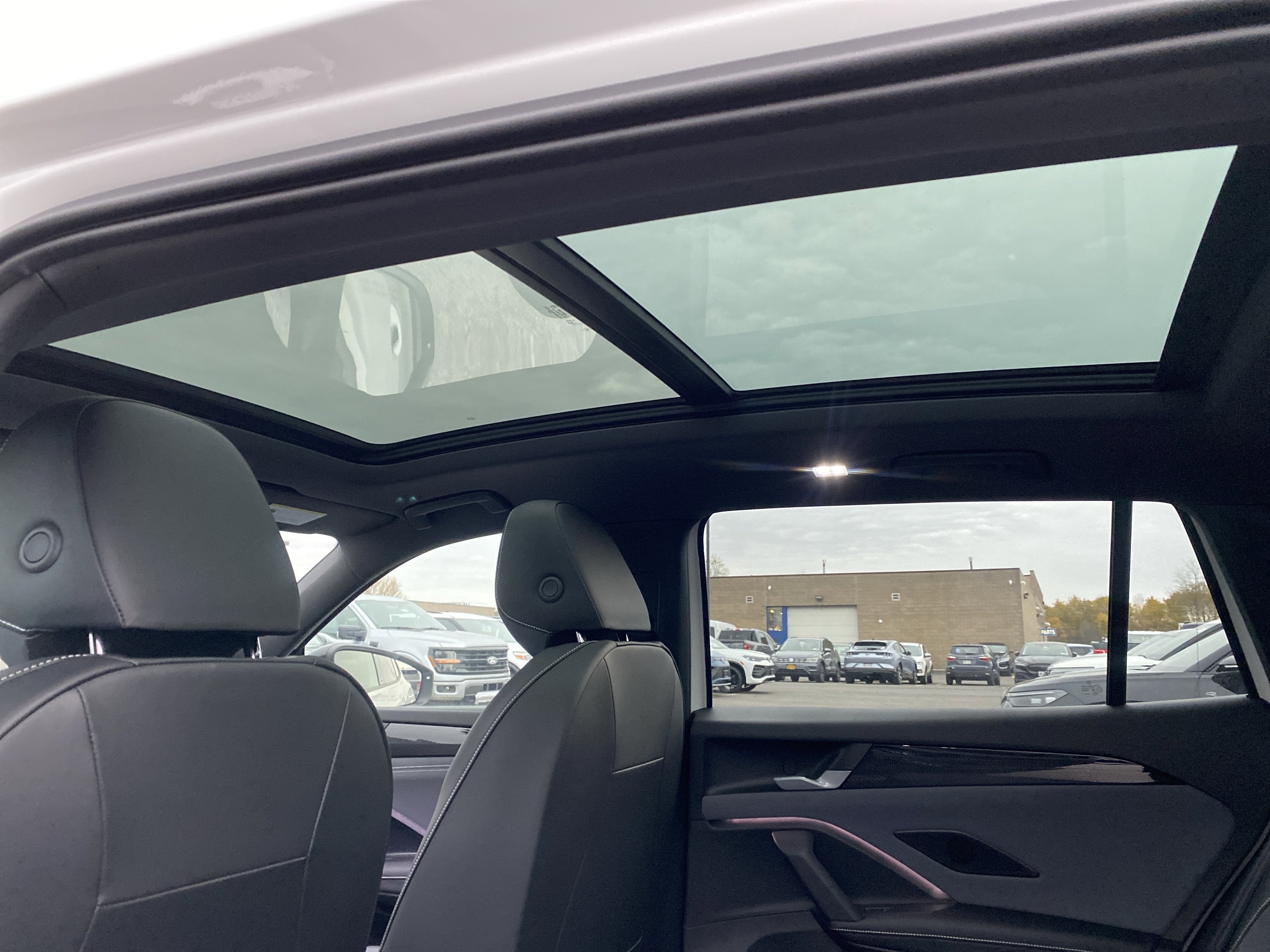 2025 Volkswagen Tiguan 2.0T SE R-Line Black 4MOTION