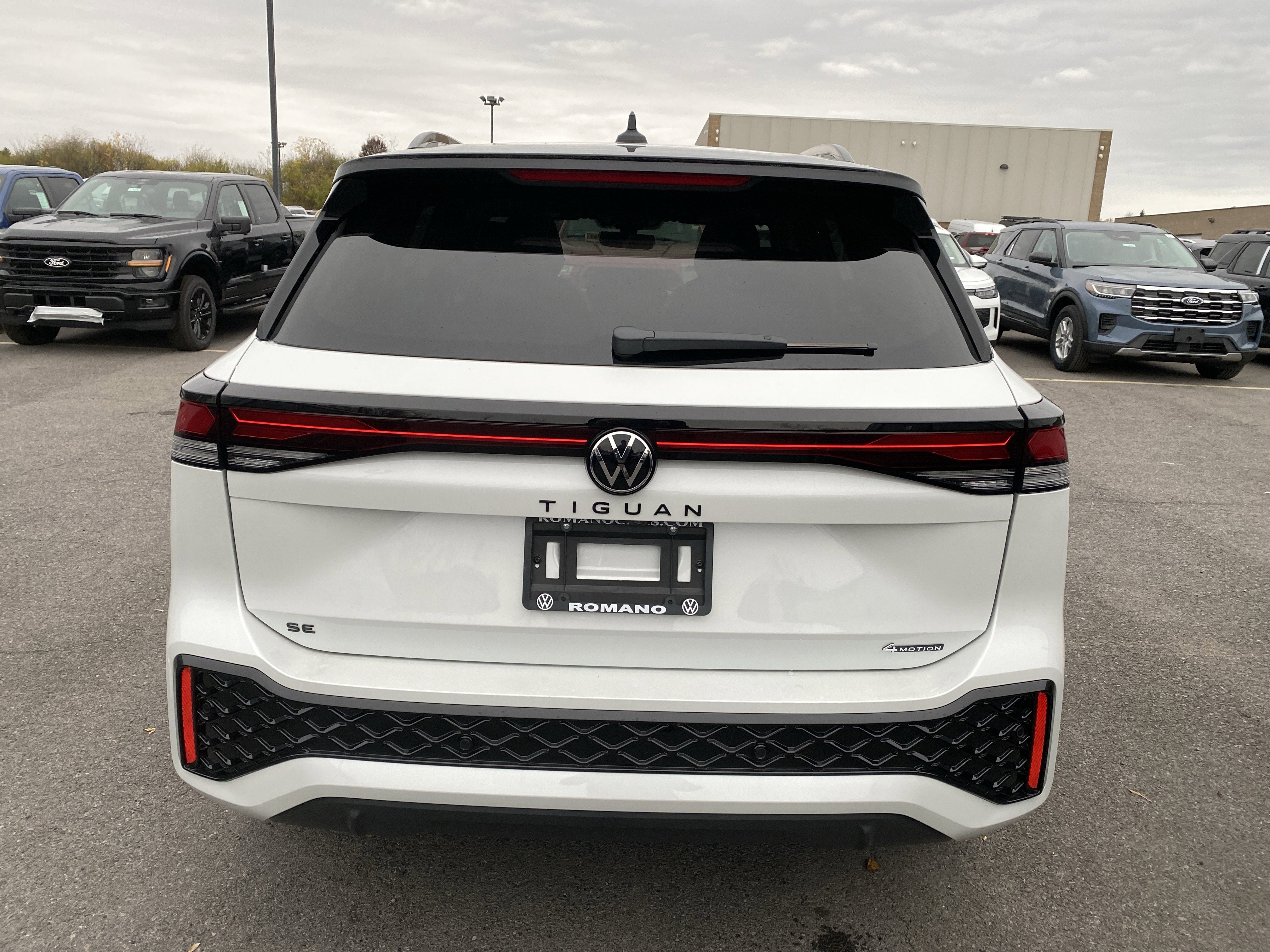 2025 Volkswagen Tiguan 2.0T SE R-Line Black 4MOTION