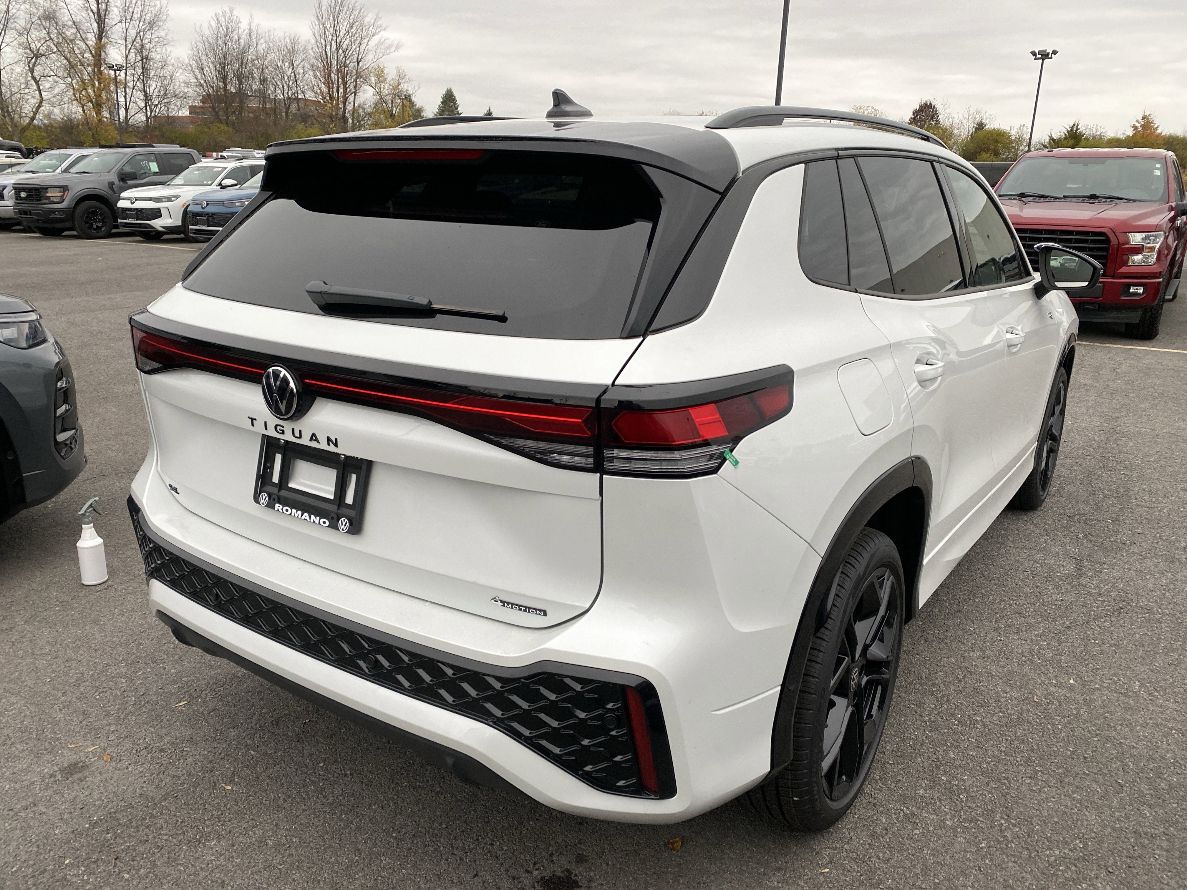 2025 Volkswagen Tiguan 2.0T SE R-Line Black 4MOTION