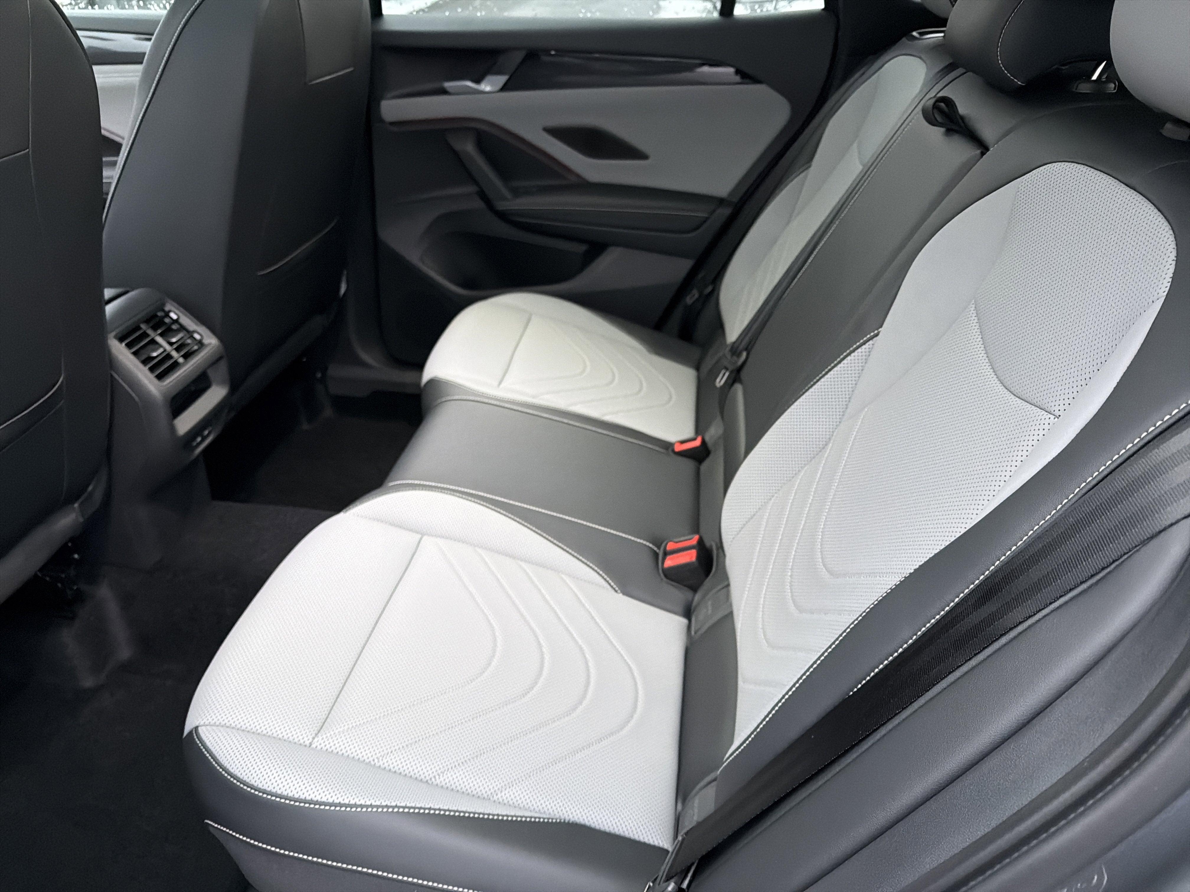 2026 Volkswagen Tiguan 2.0T SE R-Line Black 4MOTION