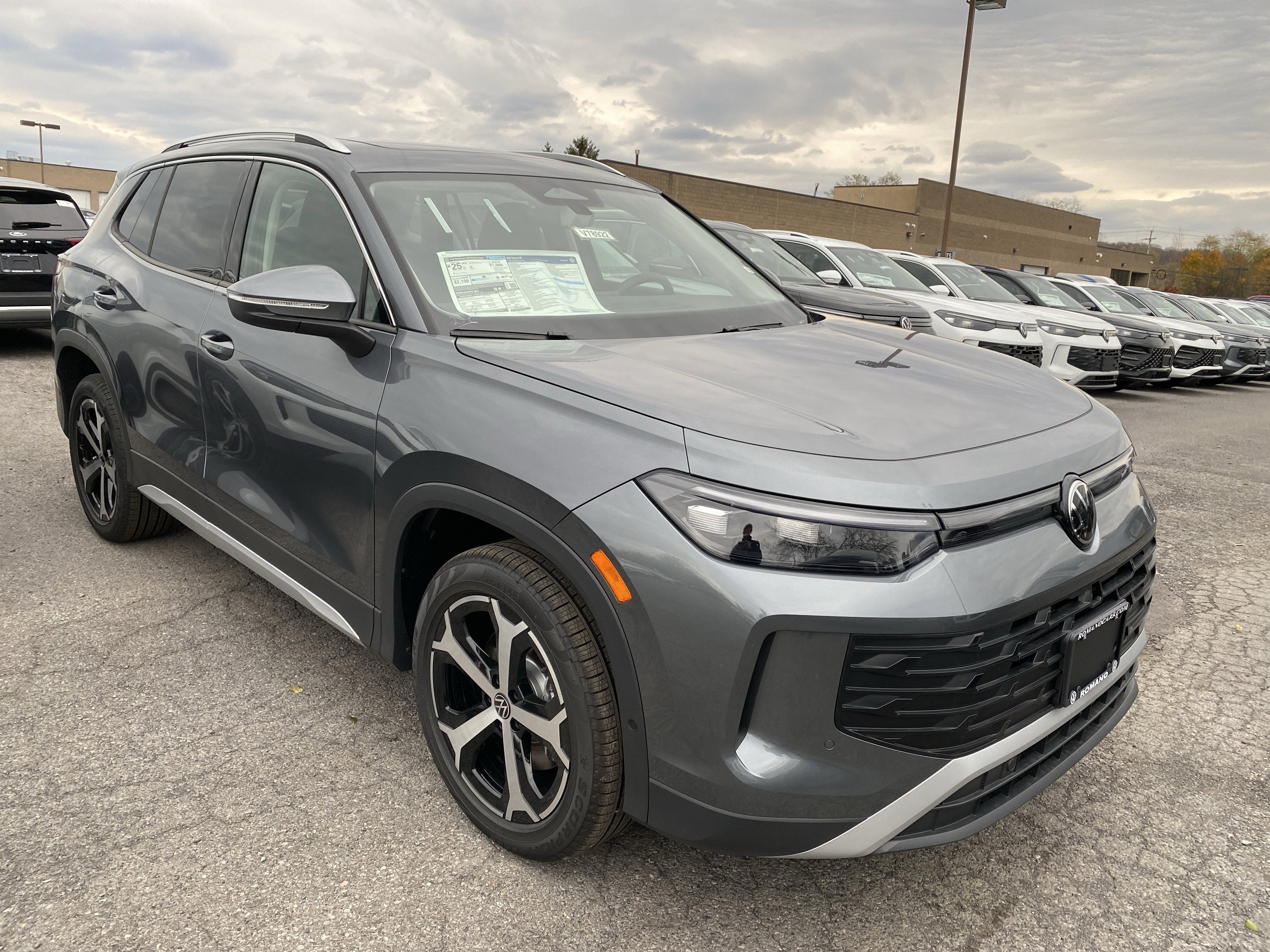 2025 Volkswagen Tiguan 2.0T SE 4MOTION