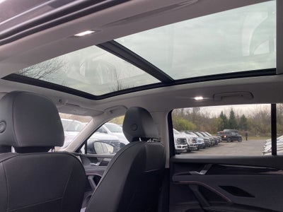 2025 Volkswagen Tiguan 2.0T SE 4MOTION