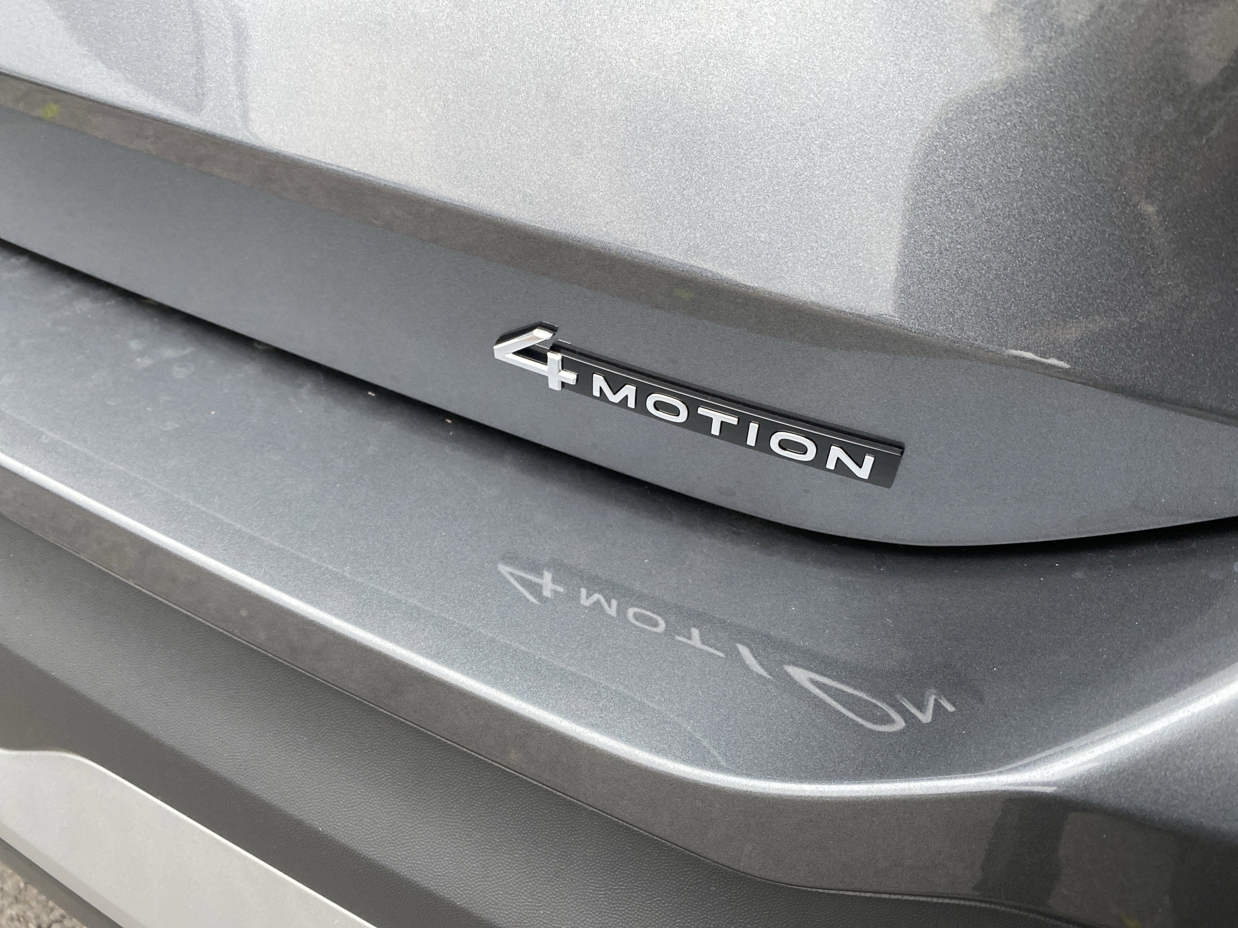 2025 Volkswagen Tiguan 2.0T SE 4MOTION