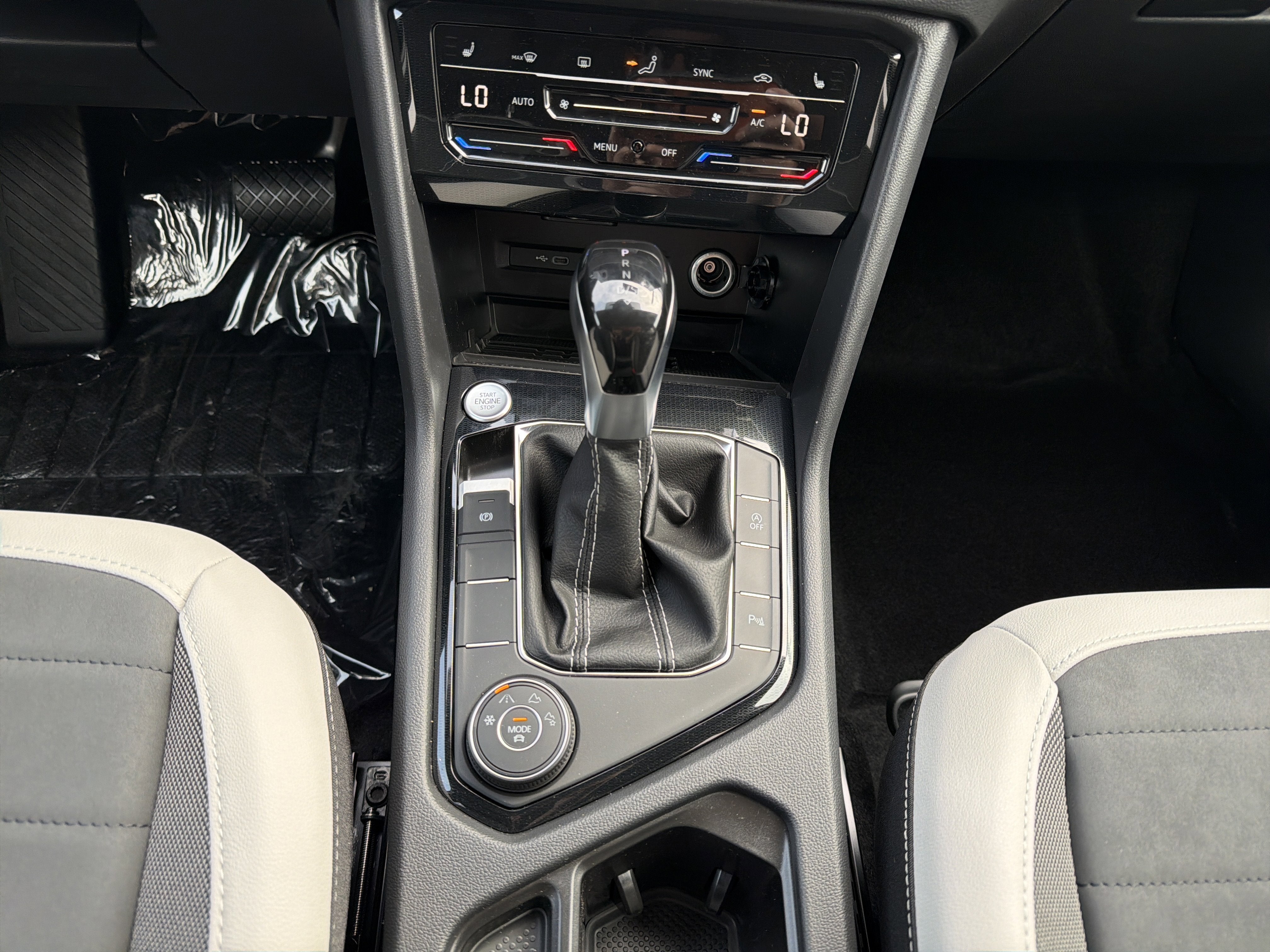 2026 Volkswagen Taos SE 4MOTION
