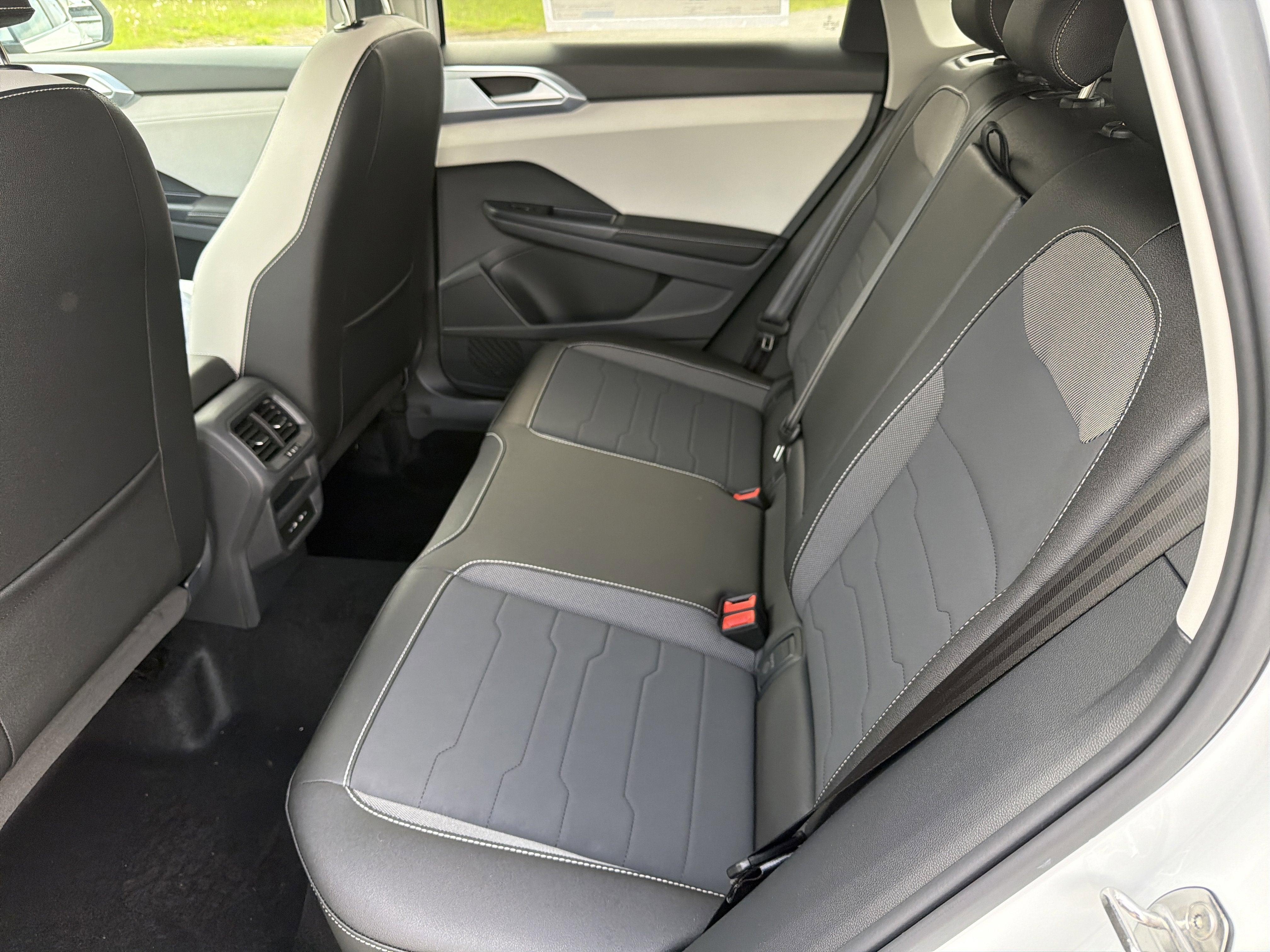 2026 Volkswagen Taos SE 4MOTION