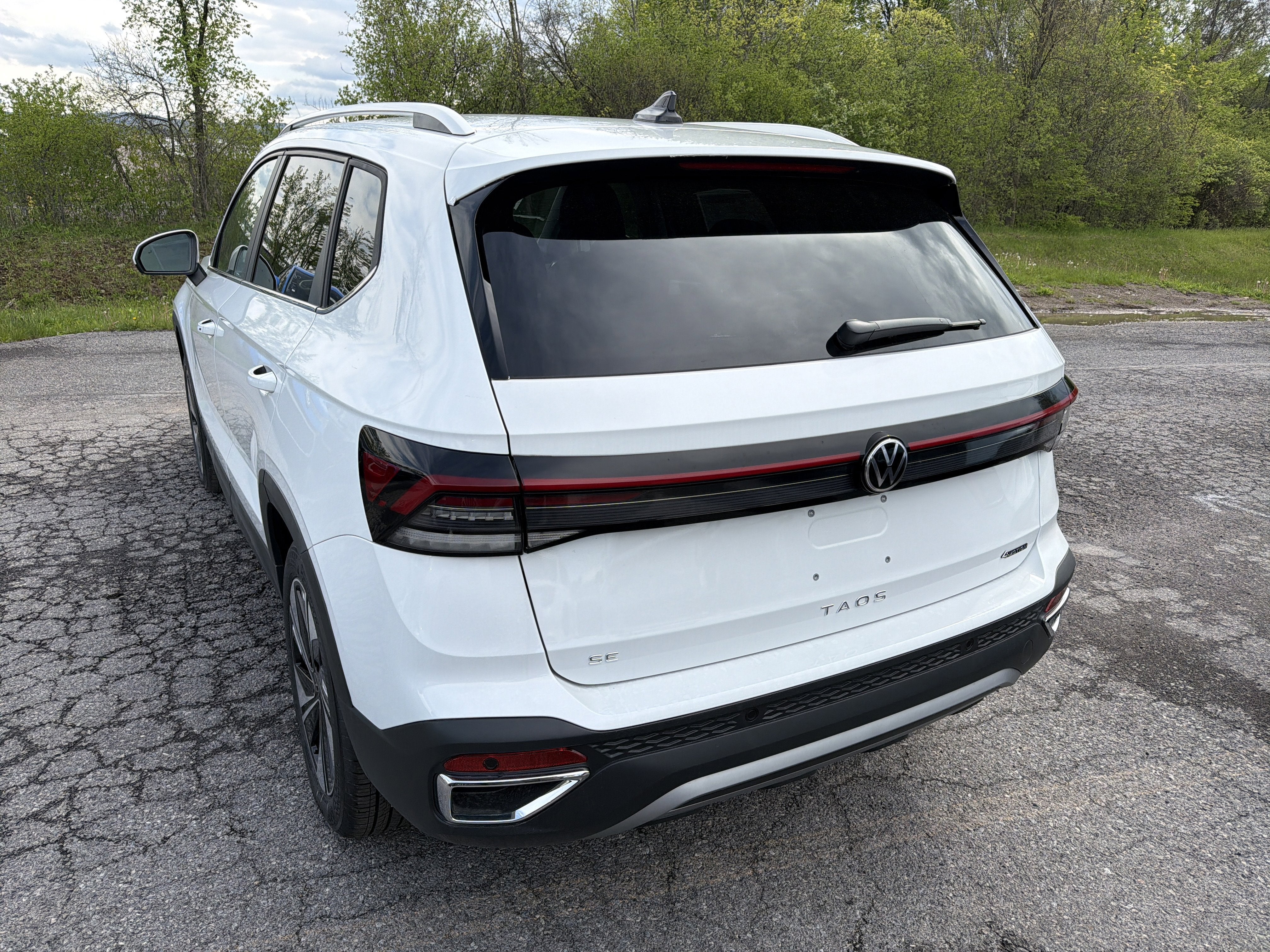 2026 Volkswagen Taos SE 4MOTION