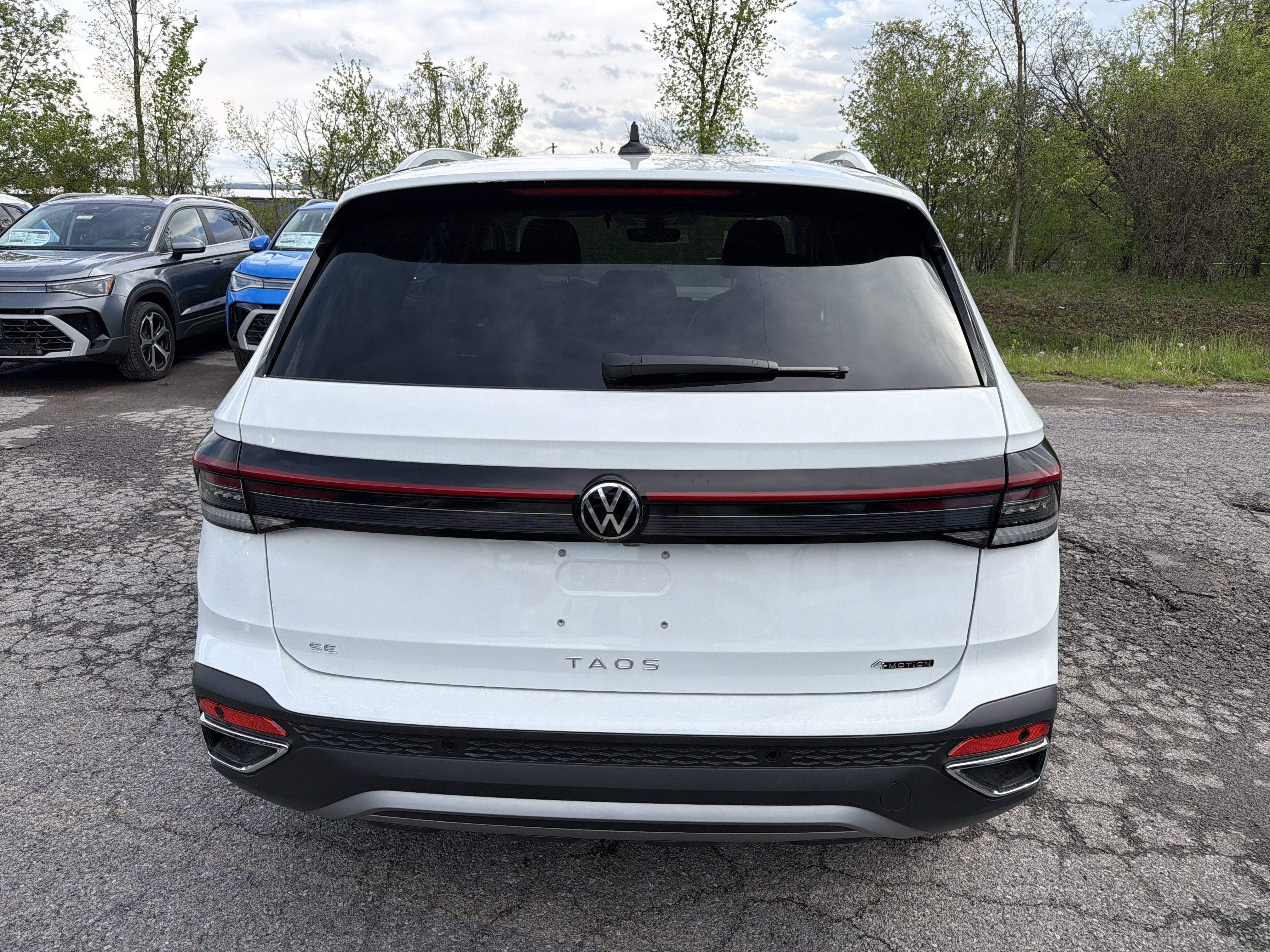2026 Volkswagen Taos SE 4MOTION
