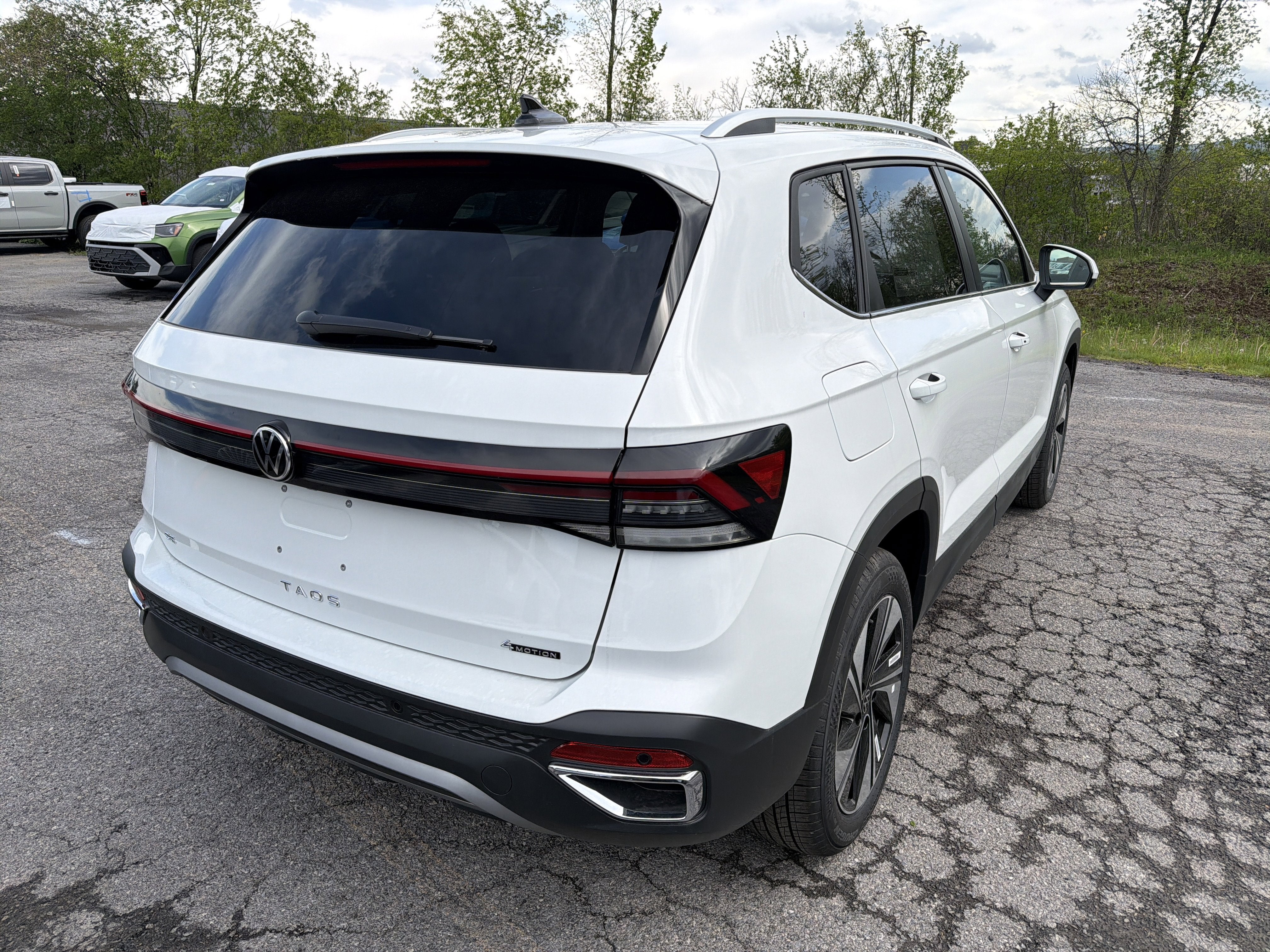 2026 Volkswagen Taos SE 4MOTION