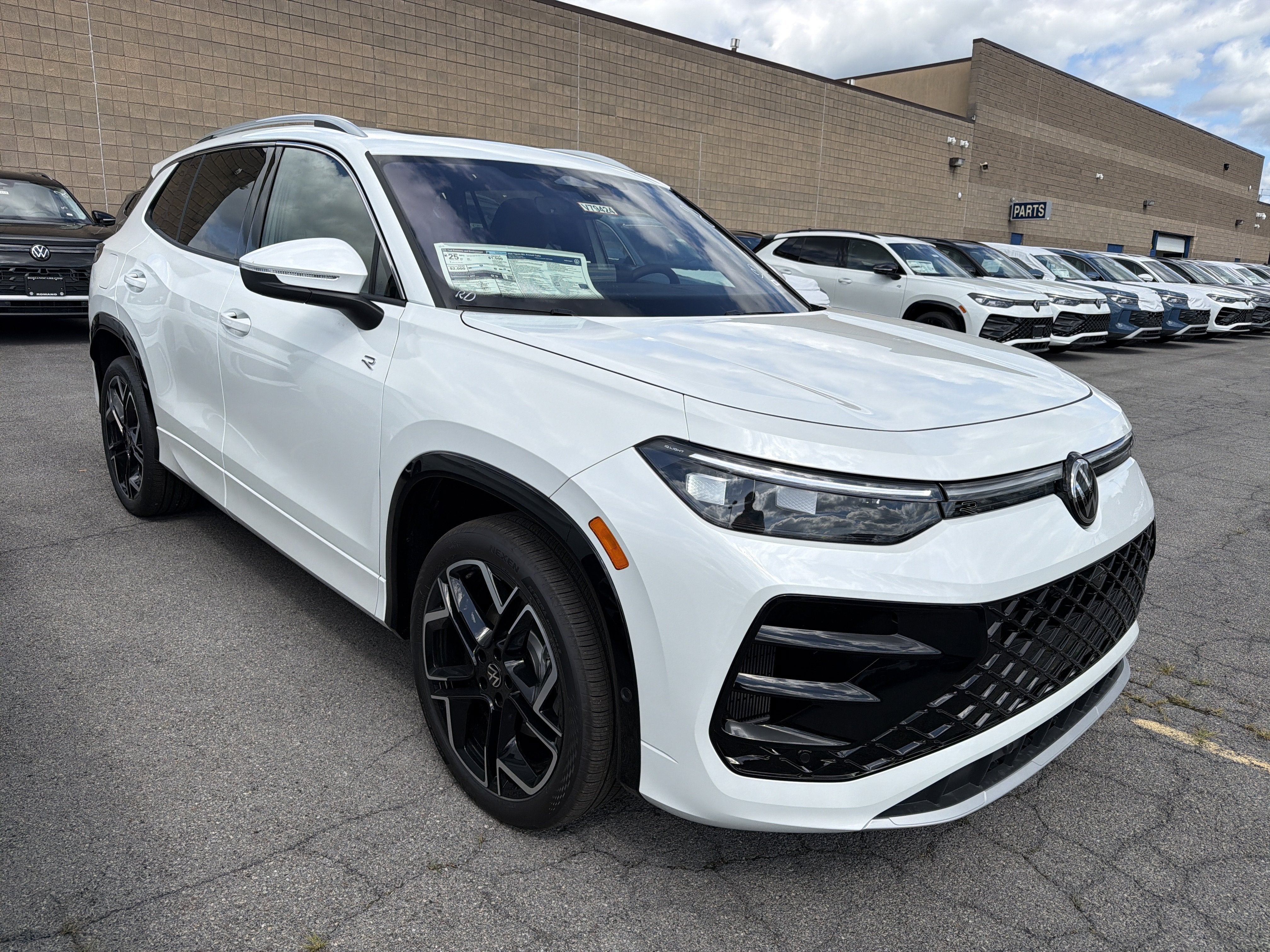 2026 Volkswagen Tiguan SEL R-Line Turbo 4MOTION