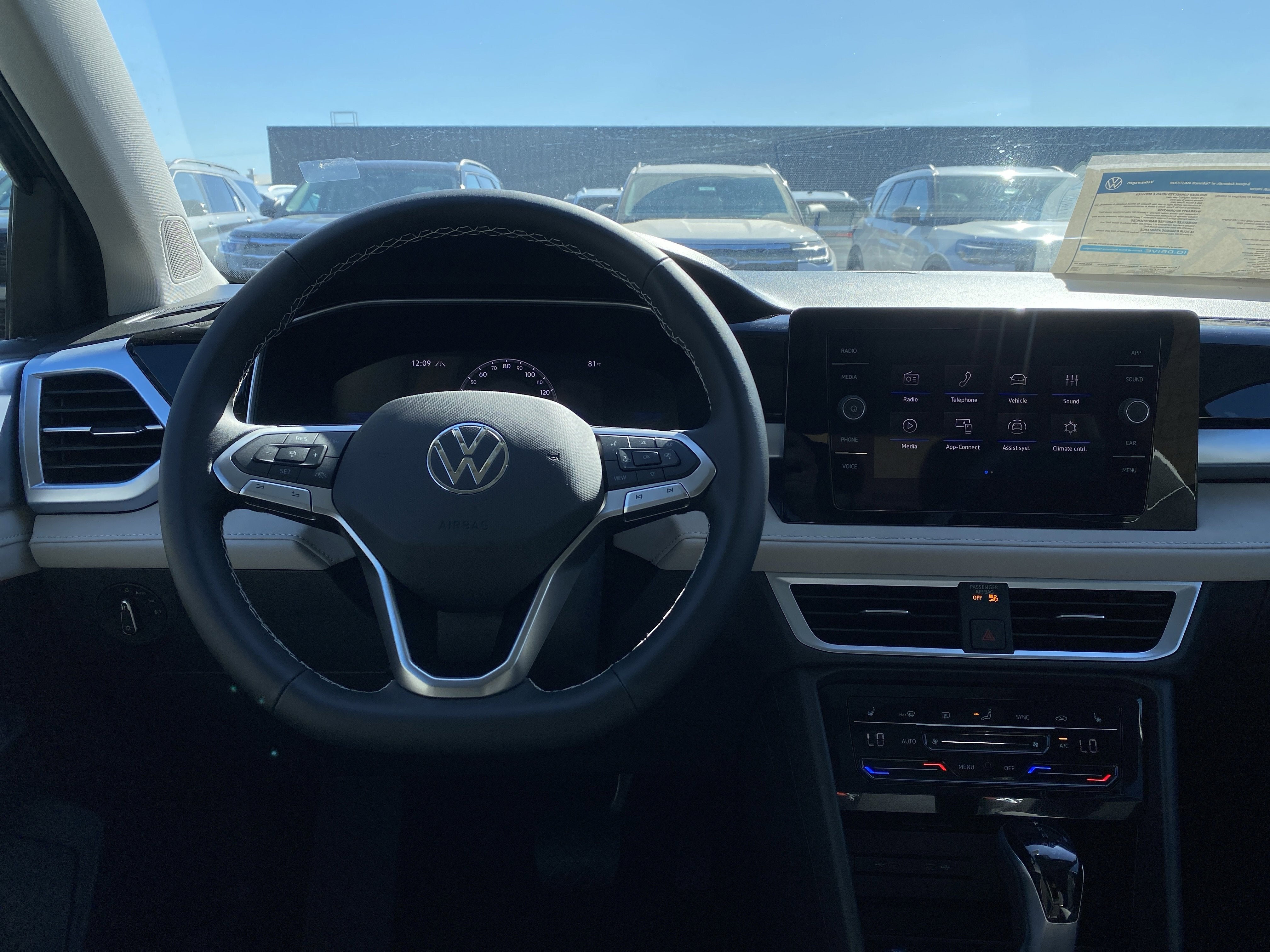 2025 Volkswagen Taos SE 4MOTION