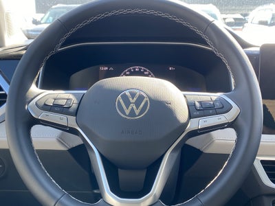 2025 Volkswagen Taos SE 4MOTION