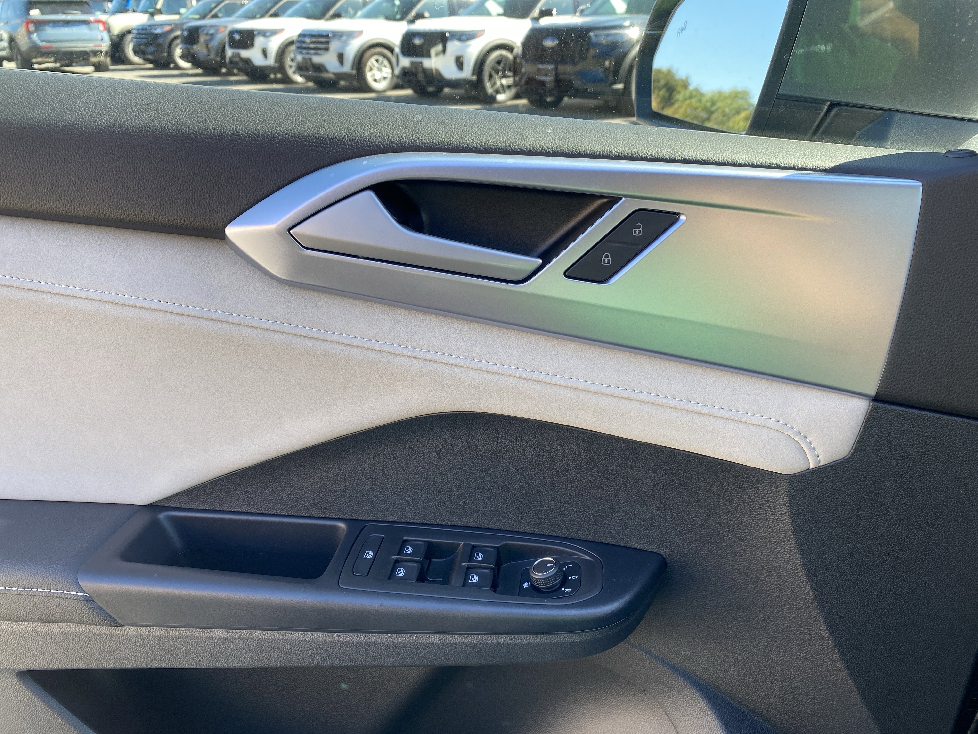 2025 Volkswagen Taos SE 4MOTION