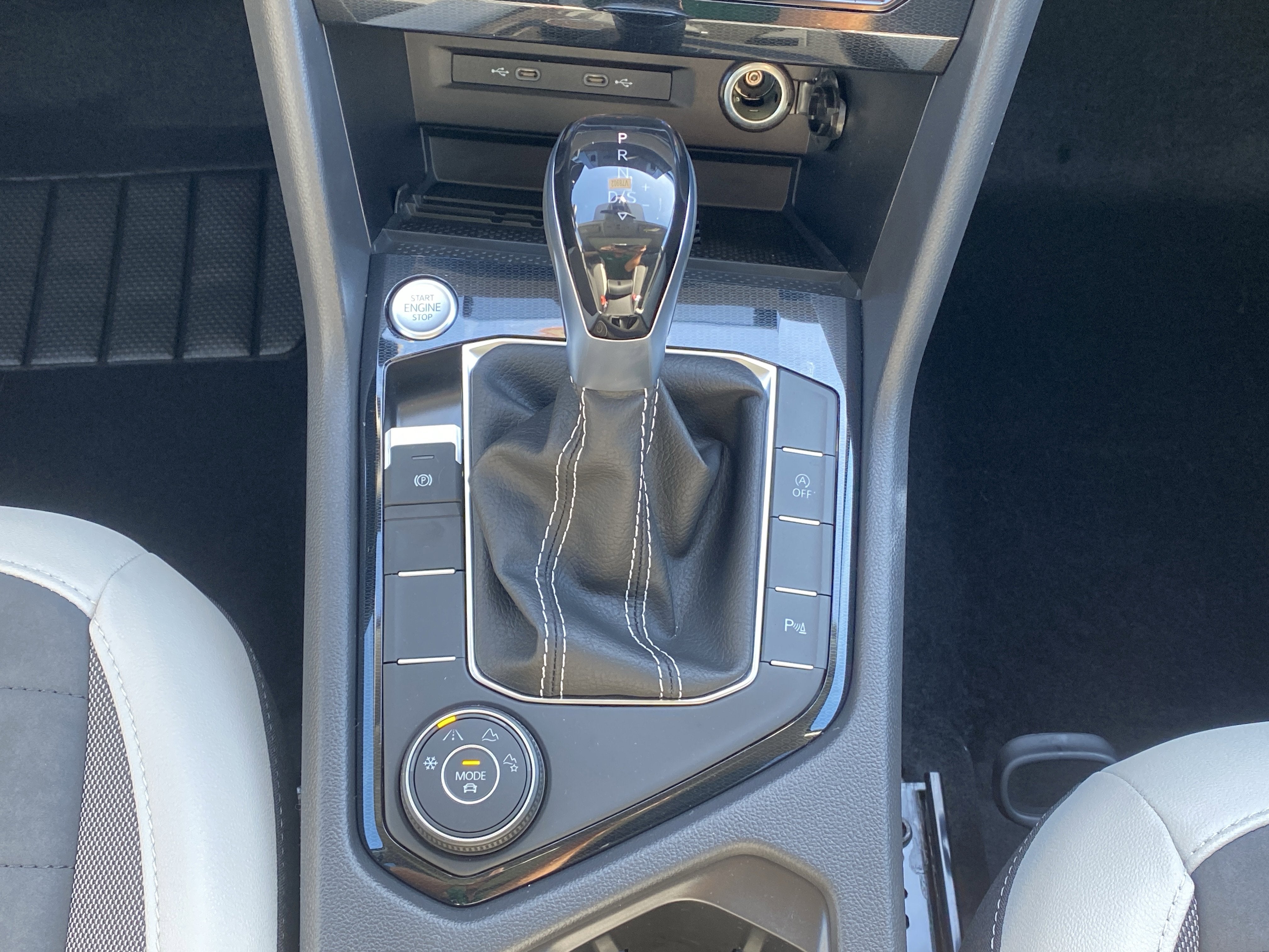 2025 Volkswagen Taos SE 4MOTION