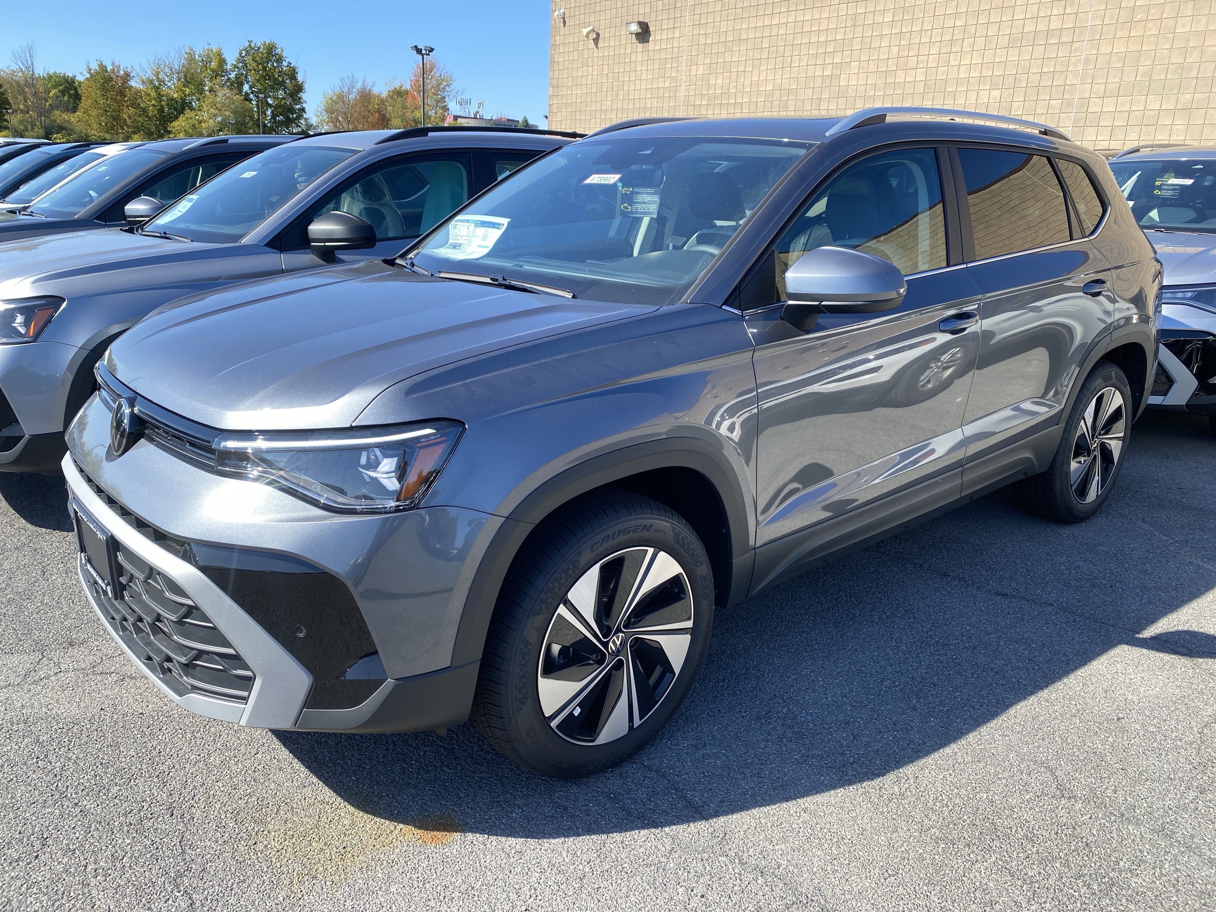 2025 Volkswagen Taos SE 4MOTION