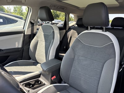 2025 Volkswagen Taos SE 4MOTION