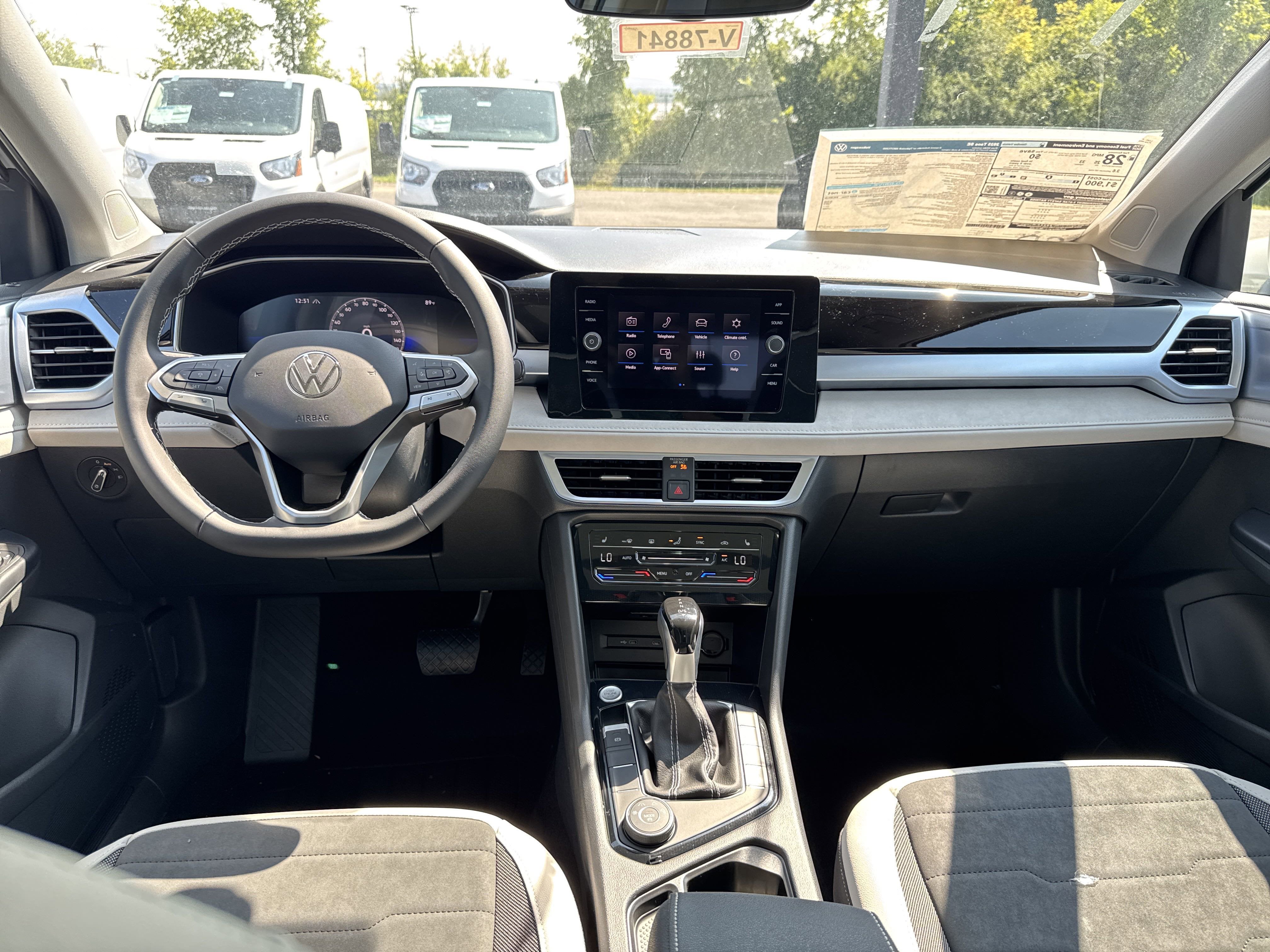 2025 Volkswagen Taos SE 4MOTION