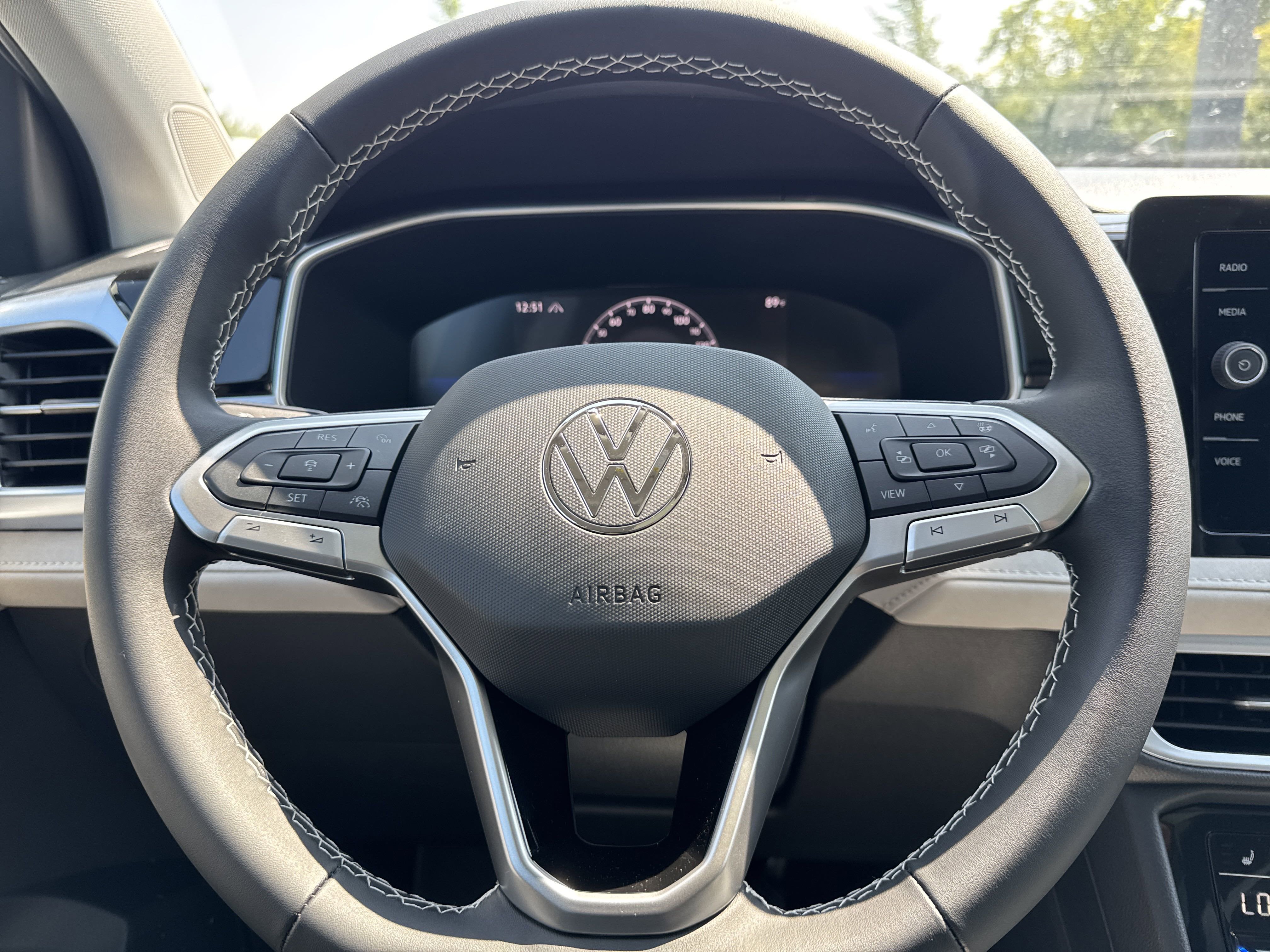 2025 Volkswagen Taos SE 4MOTION