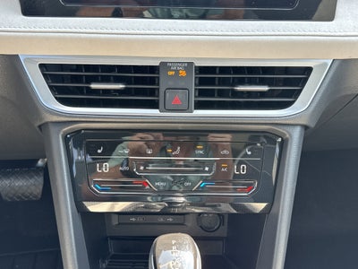 2025 Volkswagen Taos SE 4MOTION