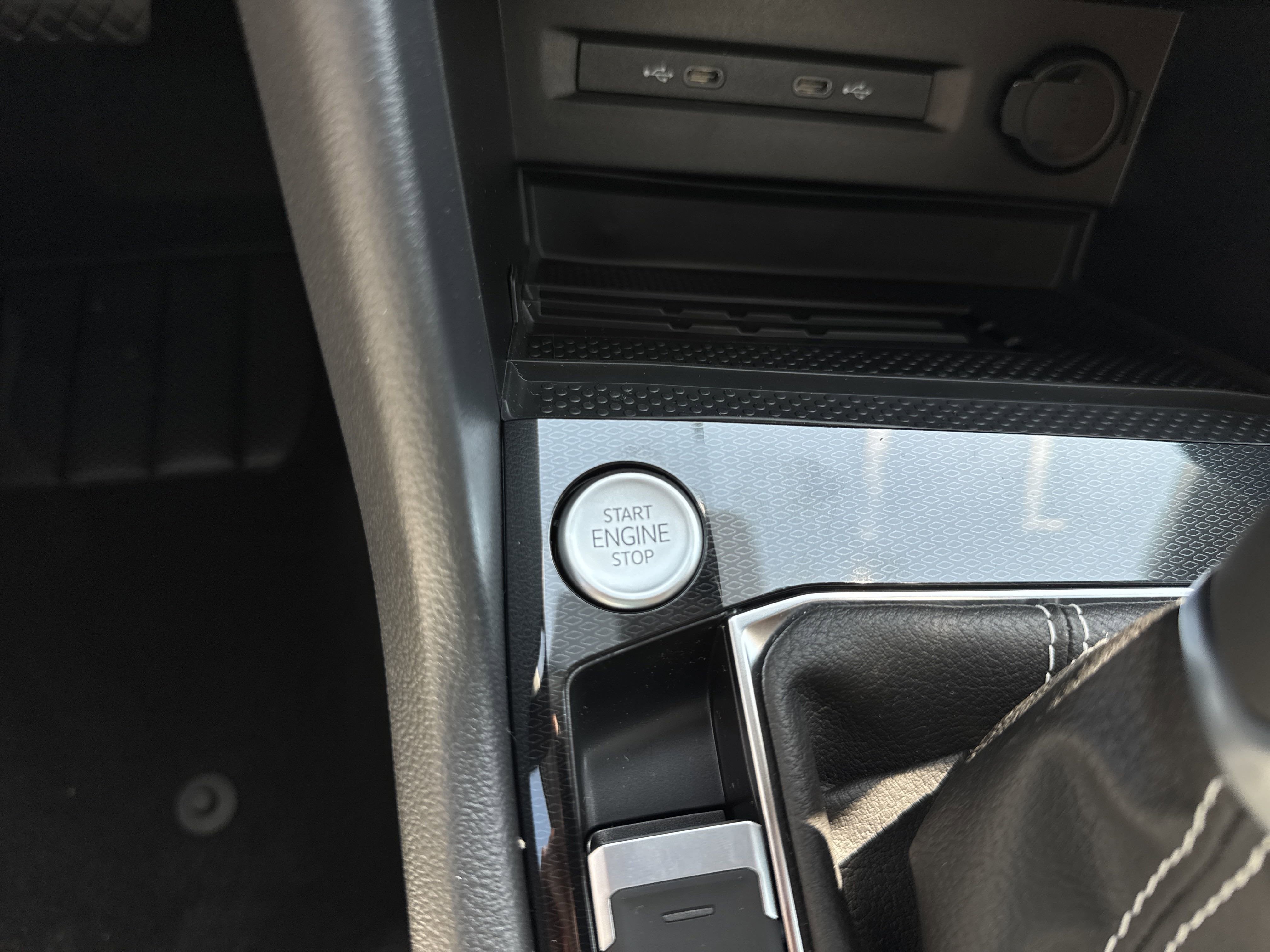 2025 Volkswagen Taos SE 4MOTION