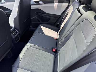 2025 Volkswagen Taos SE 4MOTION