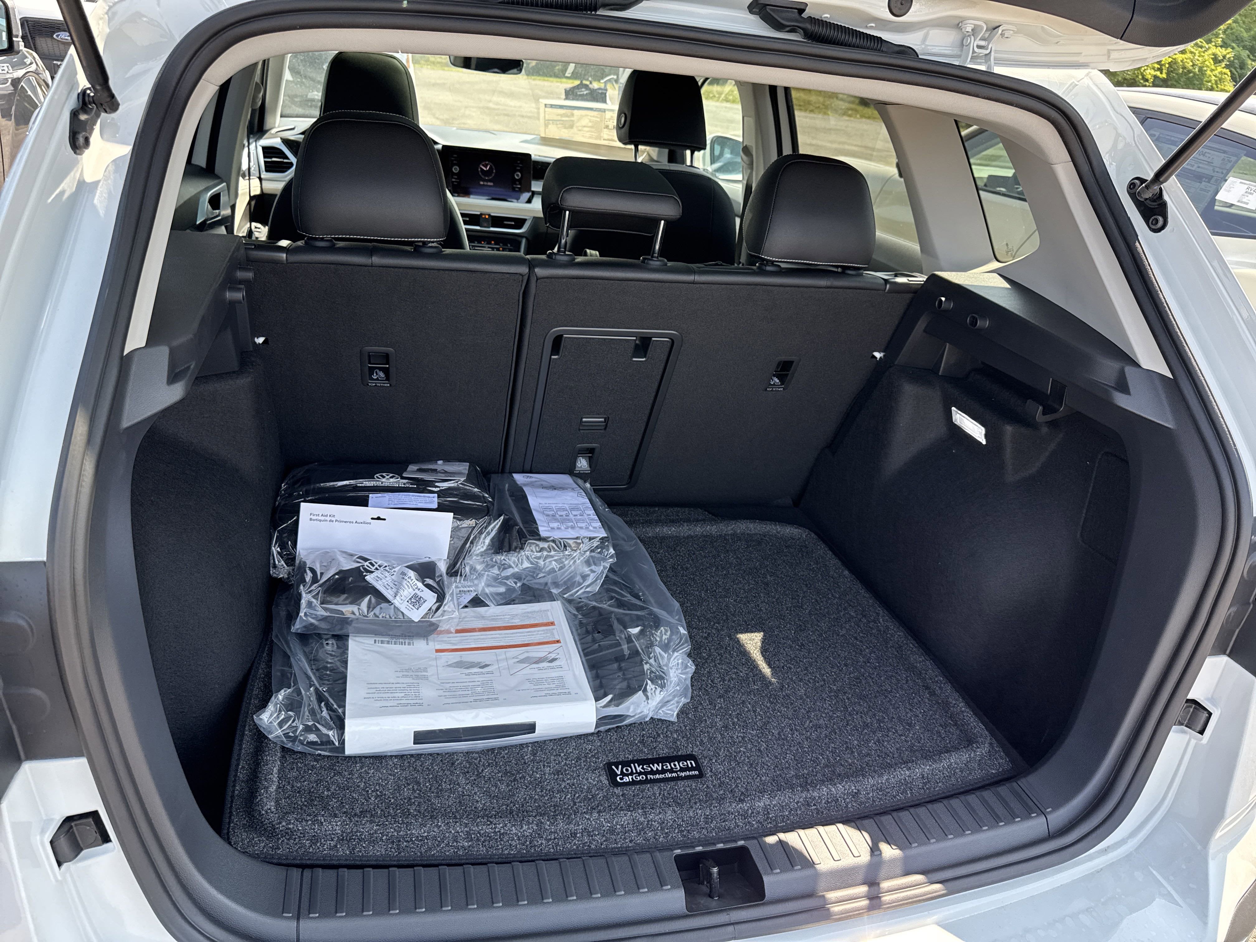 2025 Volkswagen Taos SE 4MOTION