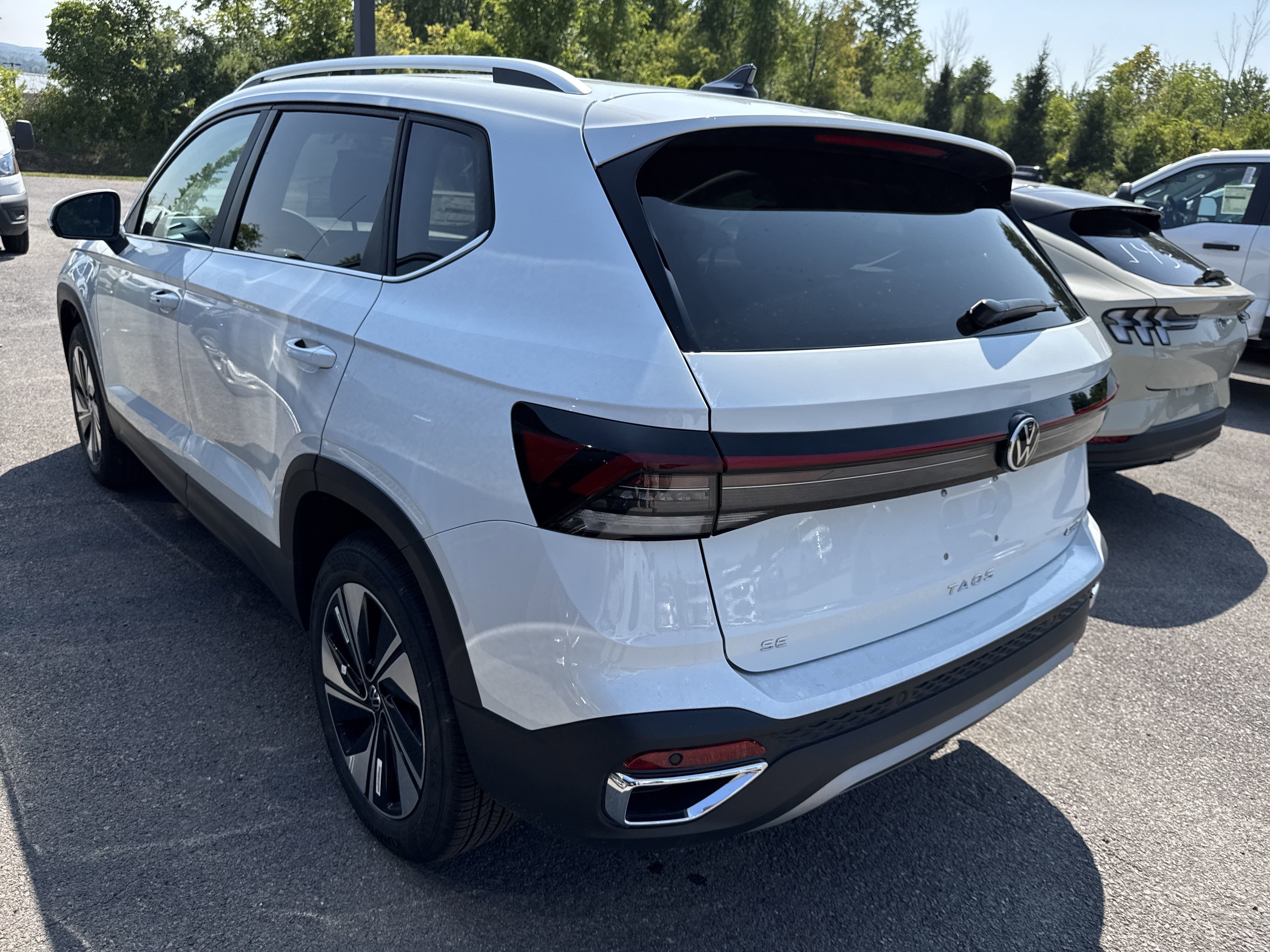 2025 Volkswagen Taos SE 4MOTION