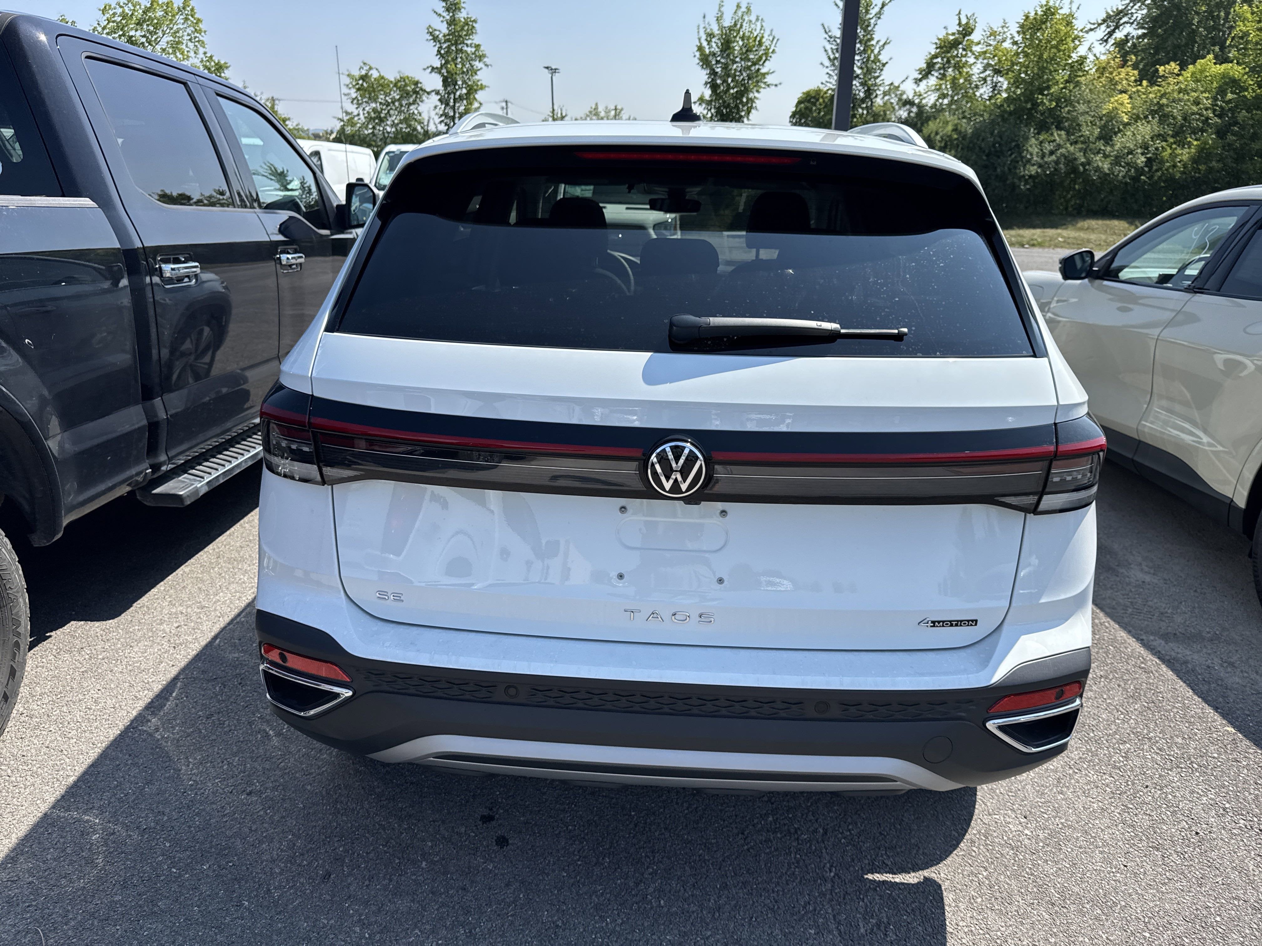 2025 Volkswagen Taos SE 4MOTION