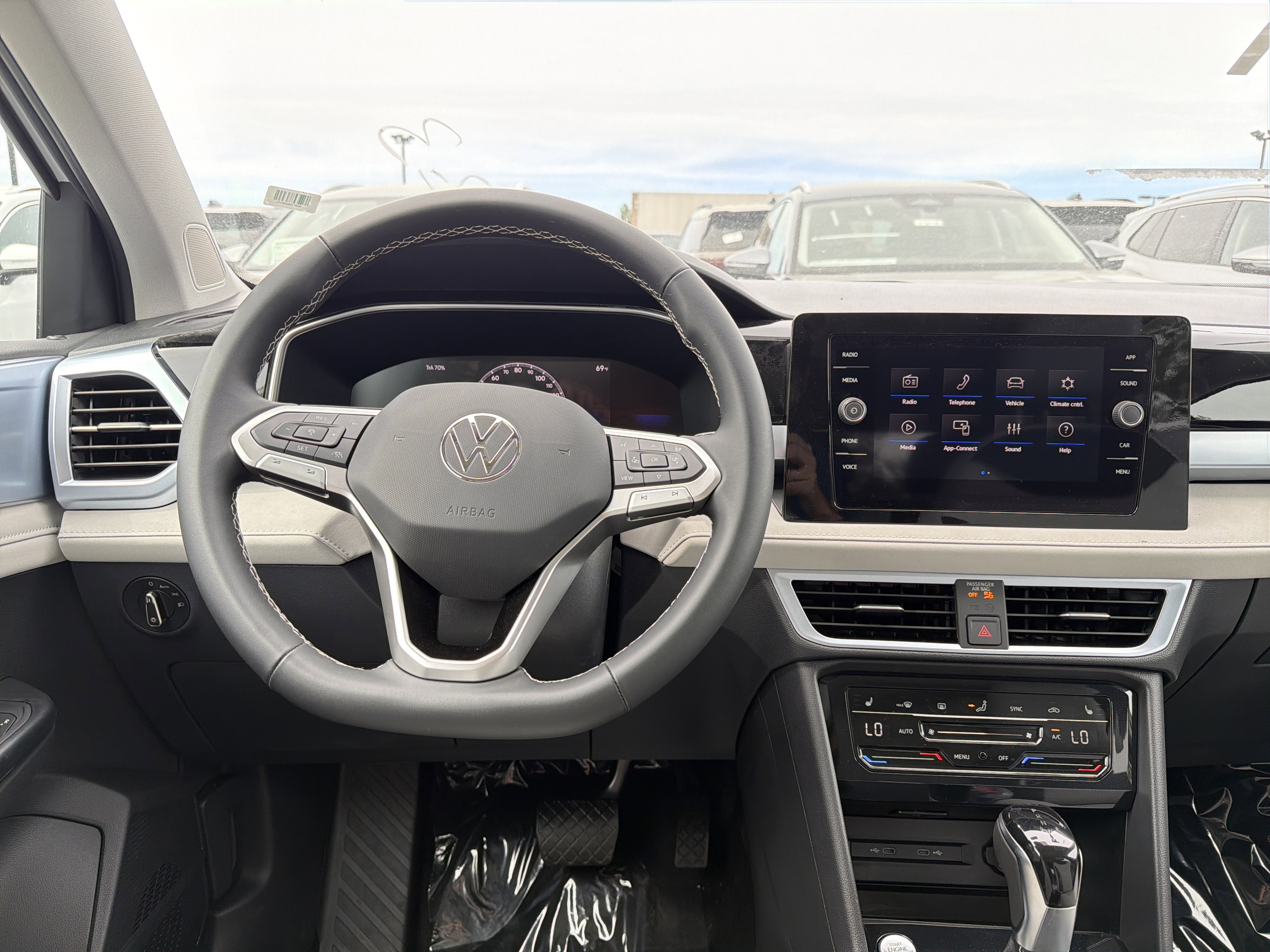 2026 Volkswagen Taos SE 4MOTION