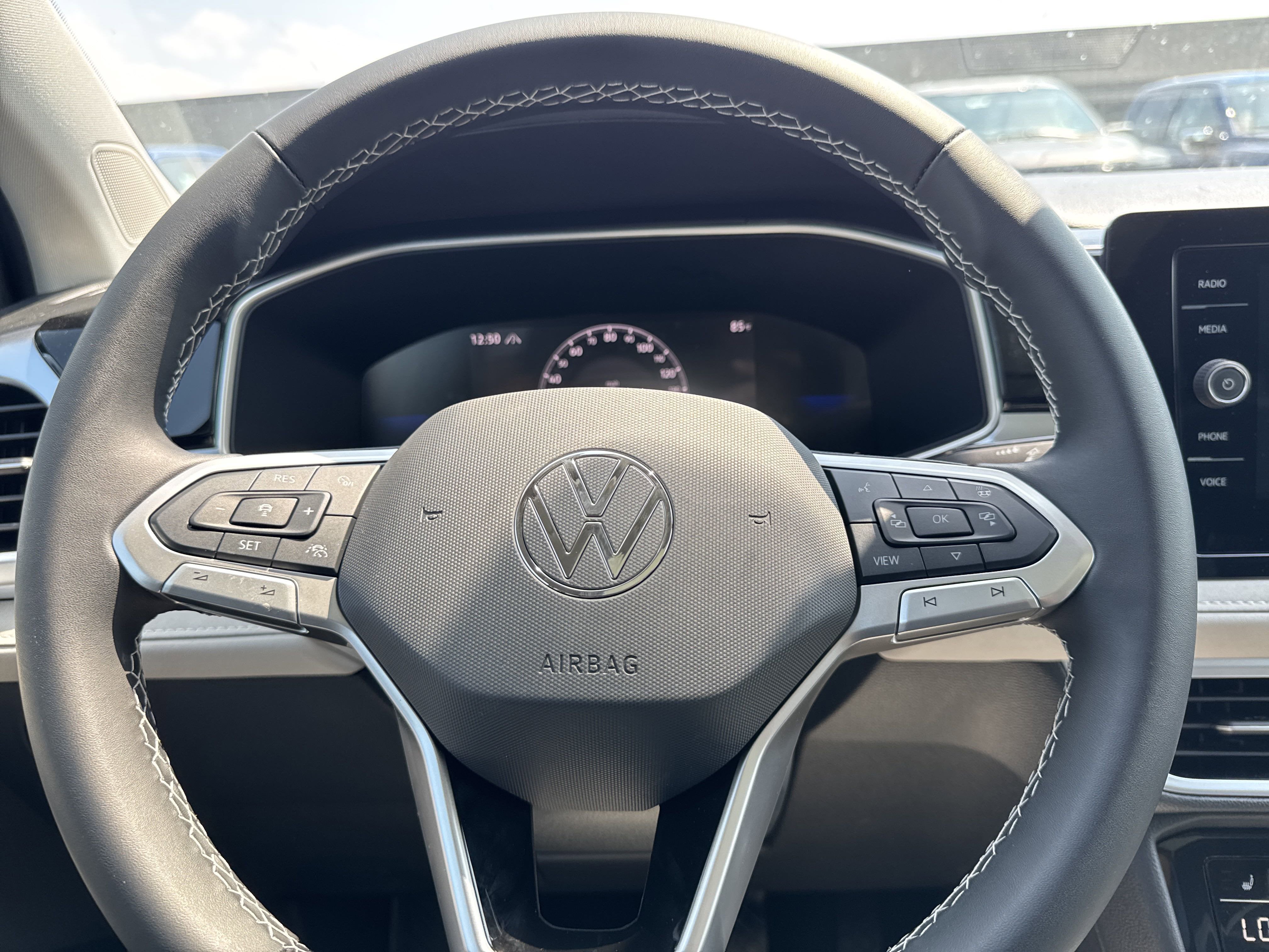 2025 Volkswagen Taos SE 4MOTION