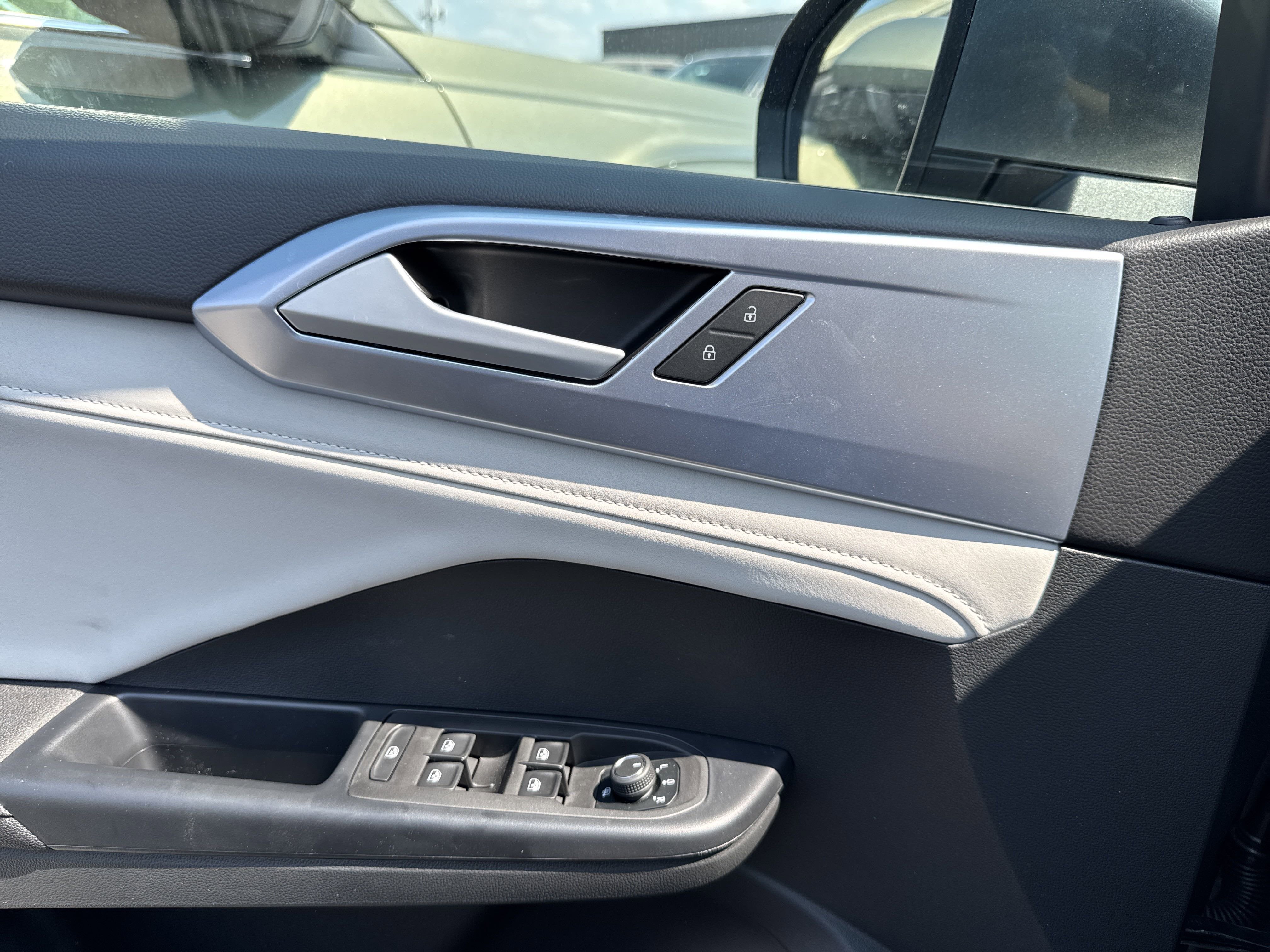 2025 Volkswagen Taos SE 4MOTION