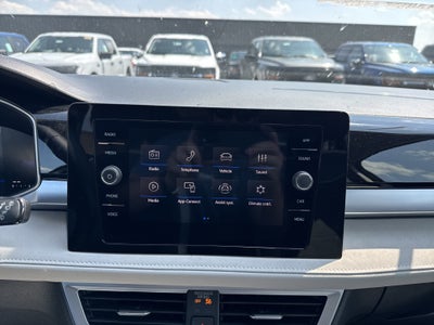 2025 Volkswagen Taos SE 4MOTION