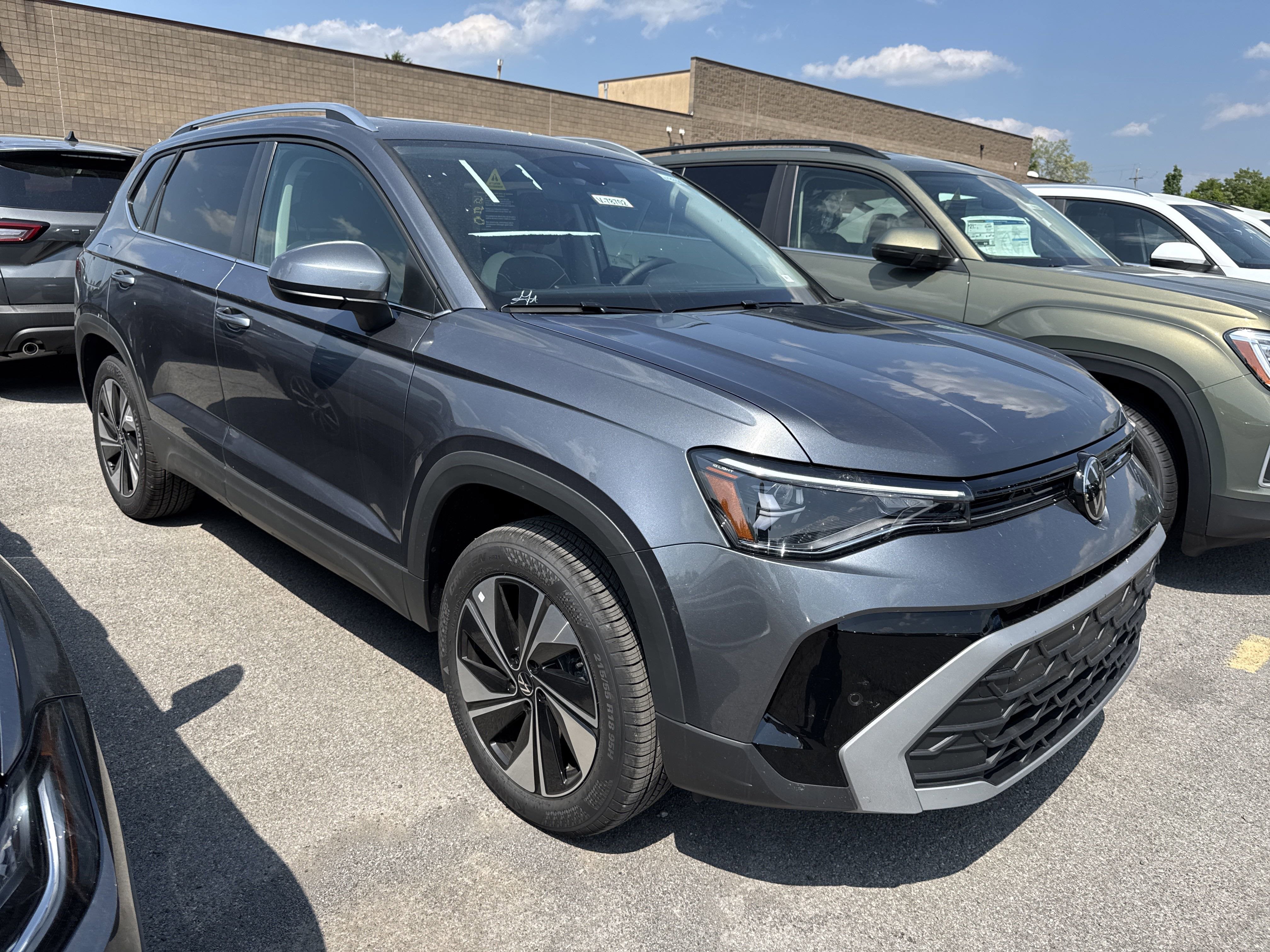 2025 Volkswagen Taos SE 4MOTION