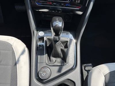 2025 Volkswagen Taos SE 4MOTION