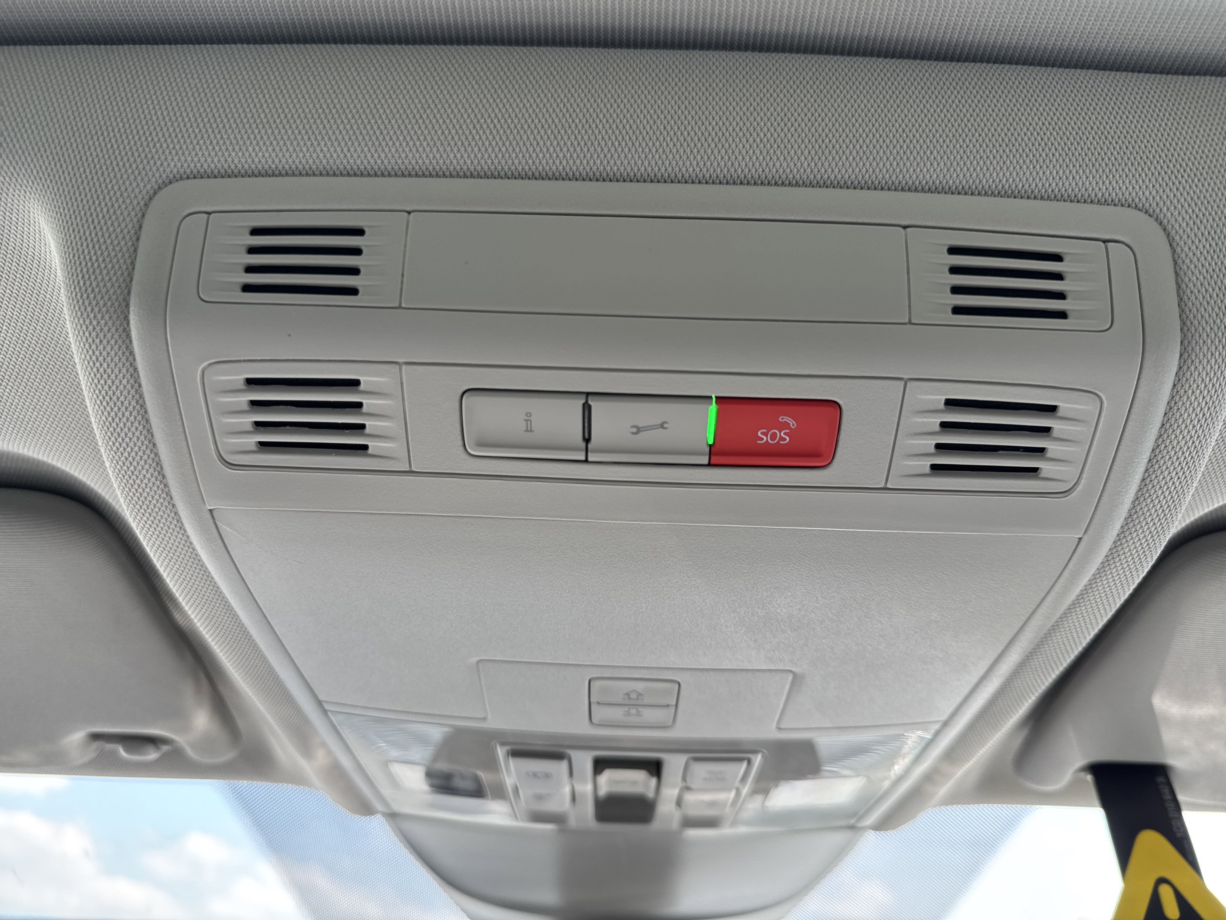 2025 Volkswagen Taos SE 4MOTION