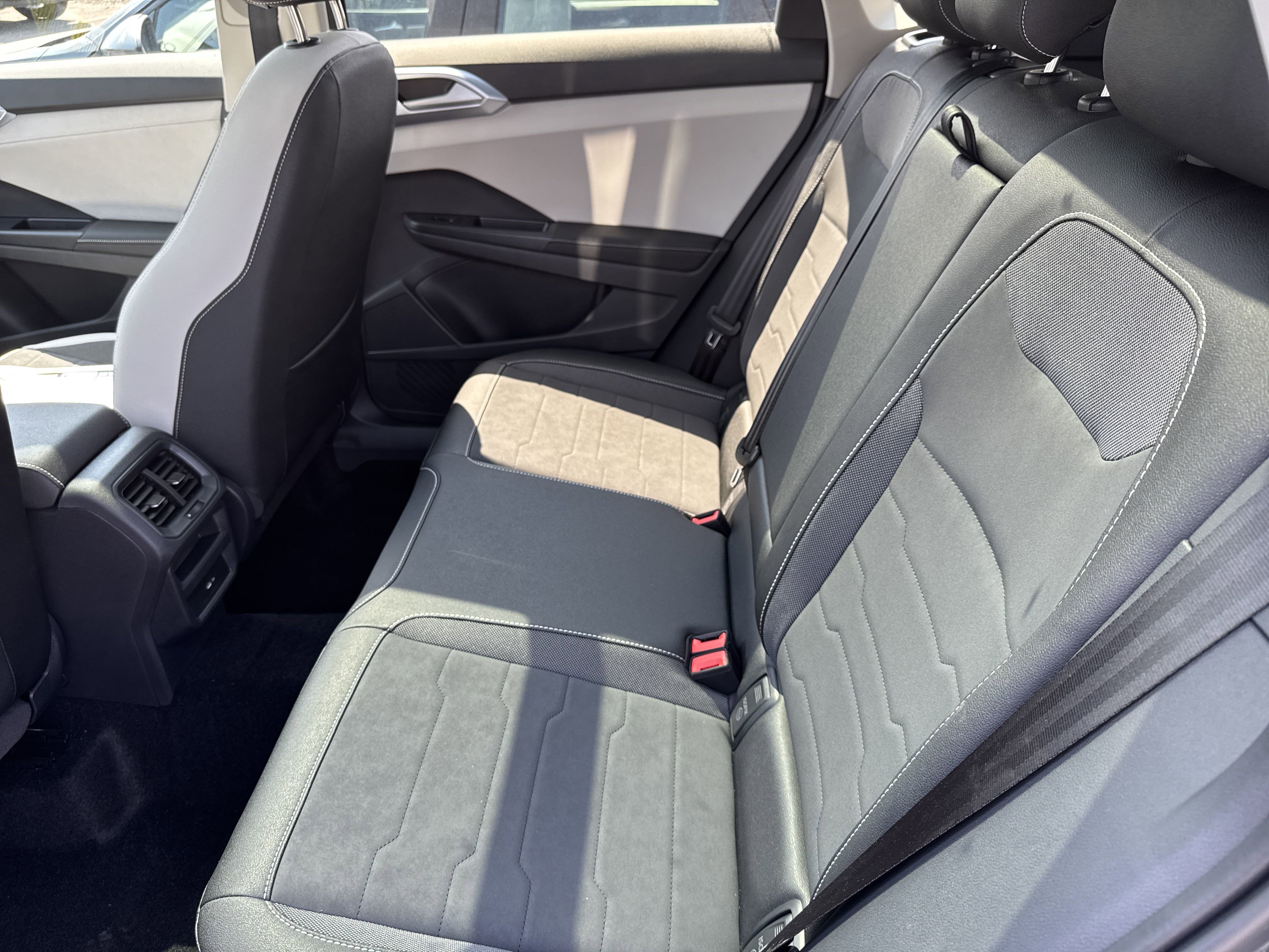 2025 Volkswagen Taos SE 4MOTION