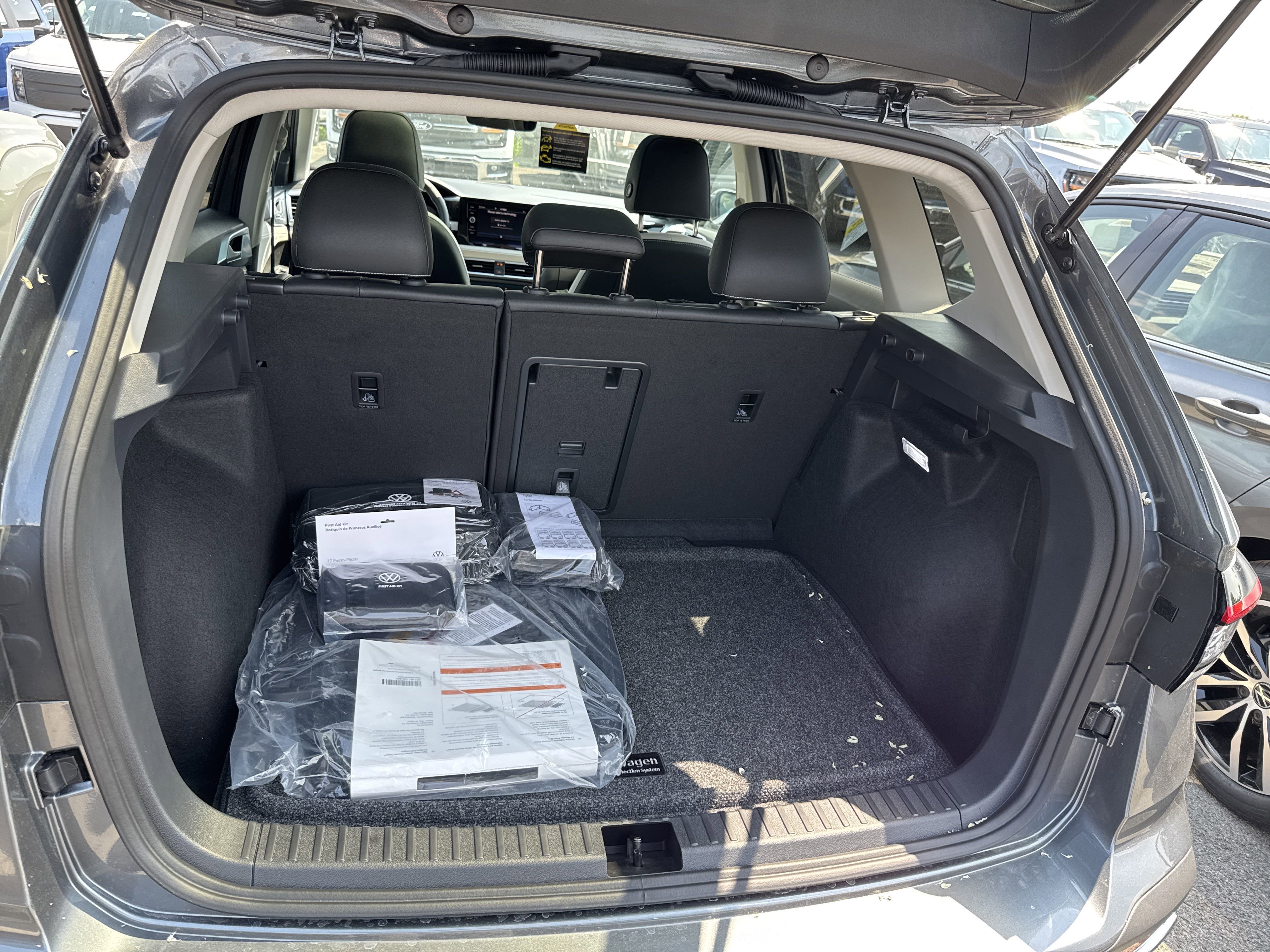 2025 Volkswagen Taos SE 4MOTION