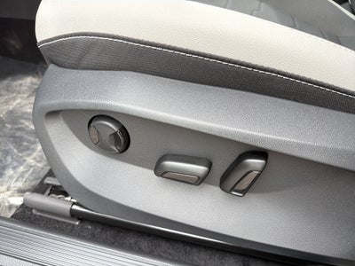 2026 Volkswagen Taos SE 4MOTION