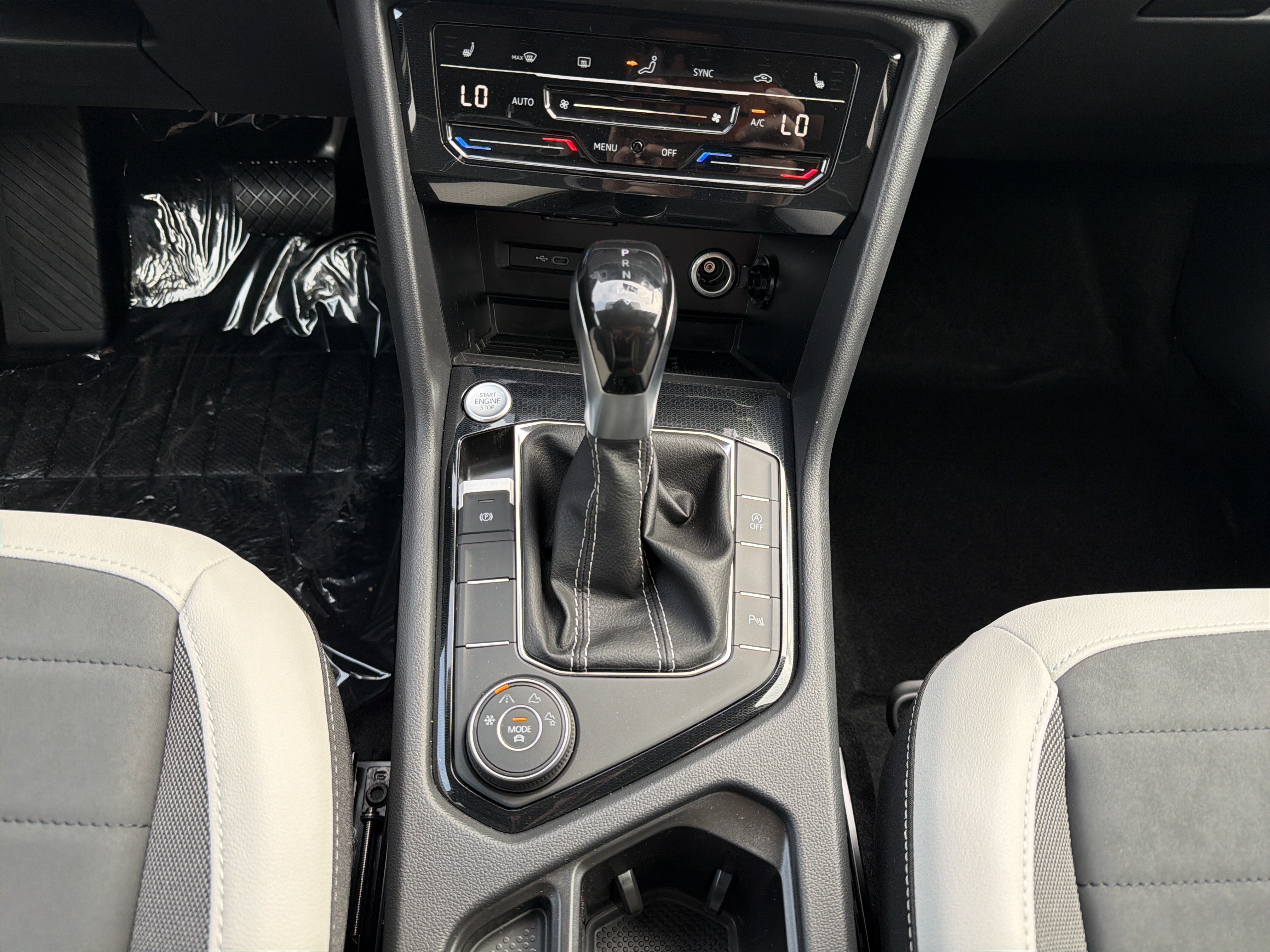2026 Volkswagen Taos SE 4MOTION
