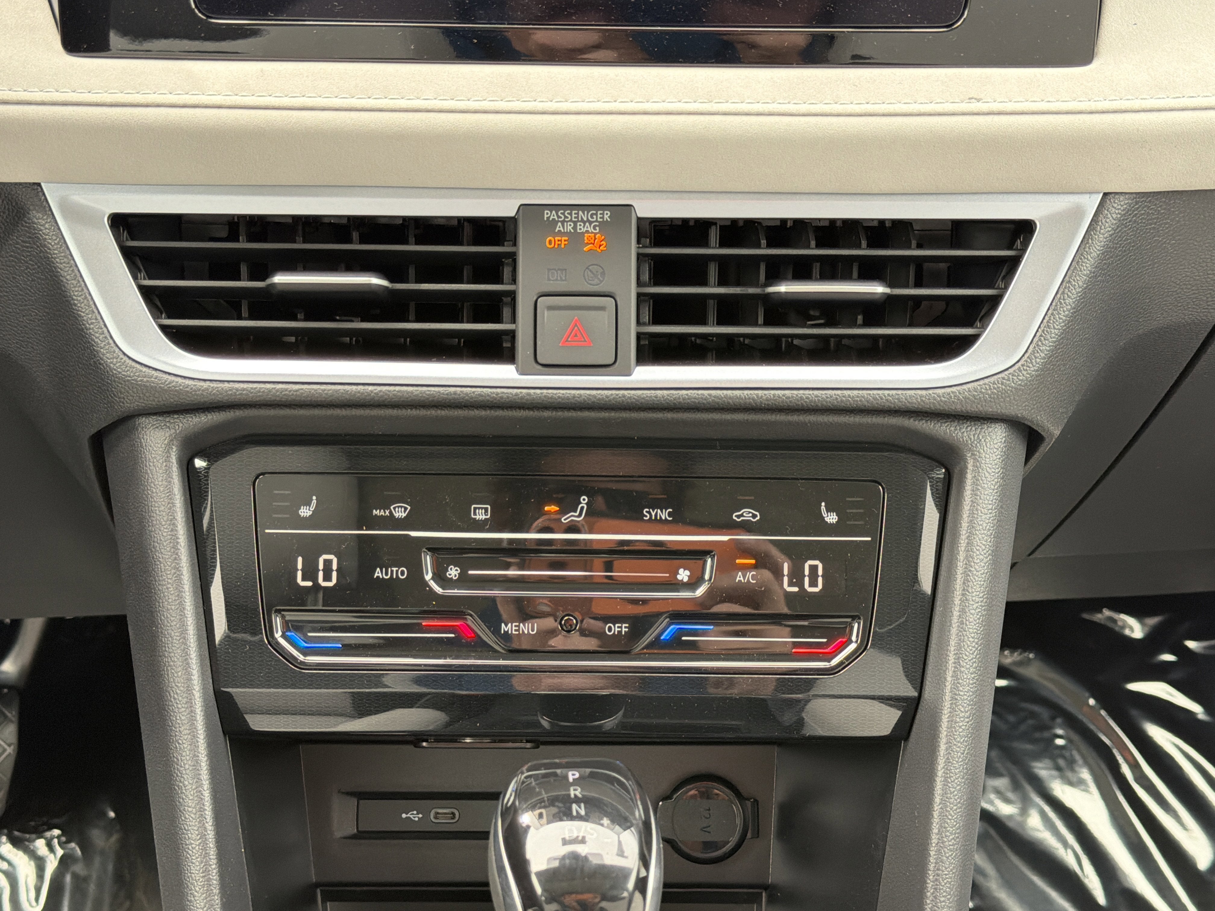2026 Volkswagen Taos SE 4MOTION