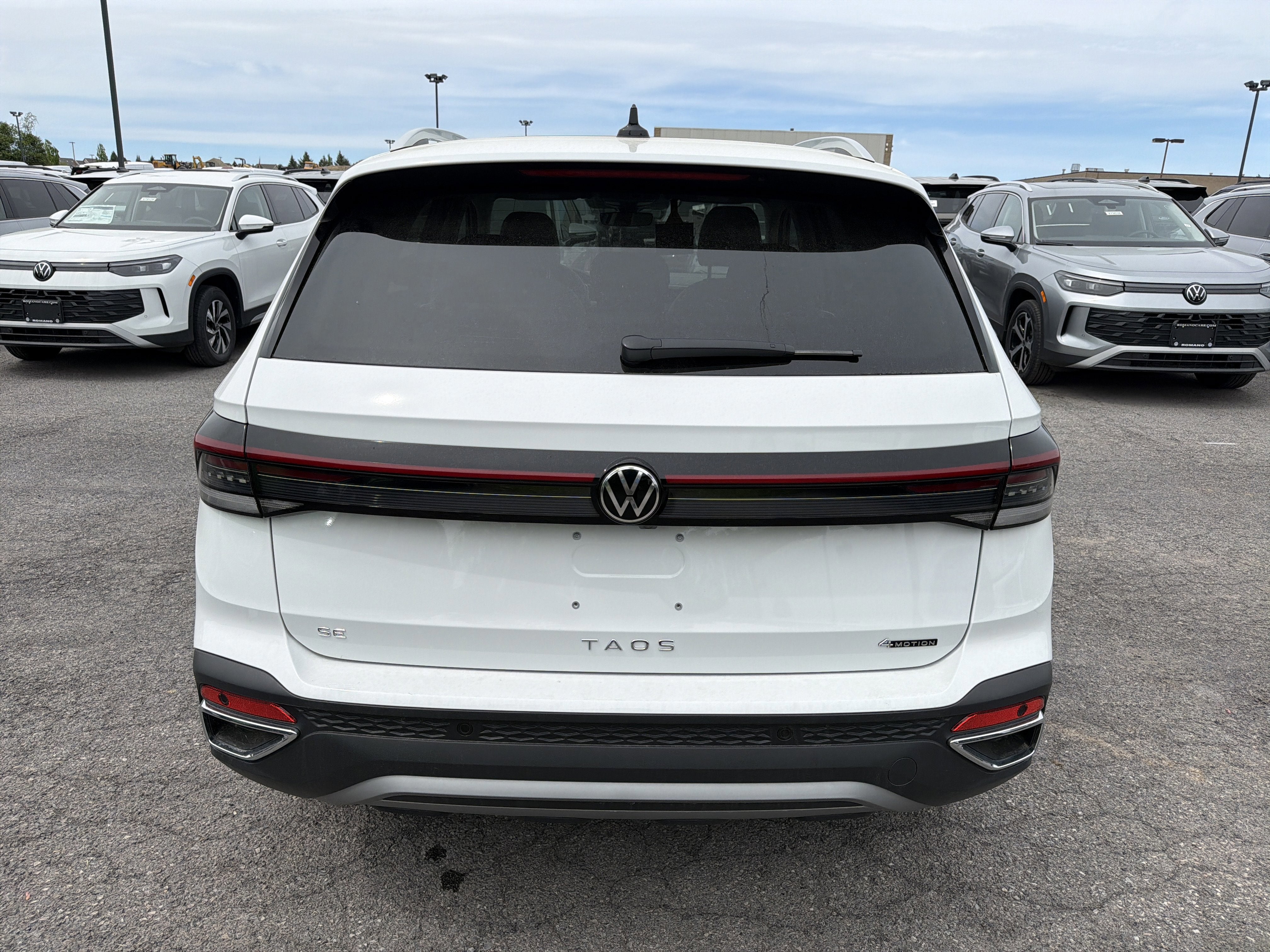 2026 Volkswagen Taos SE 4MOTION