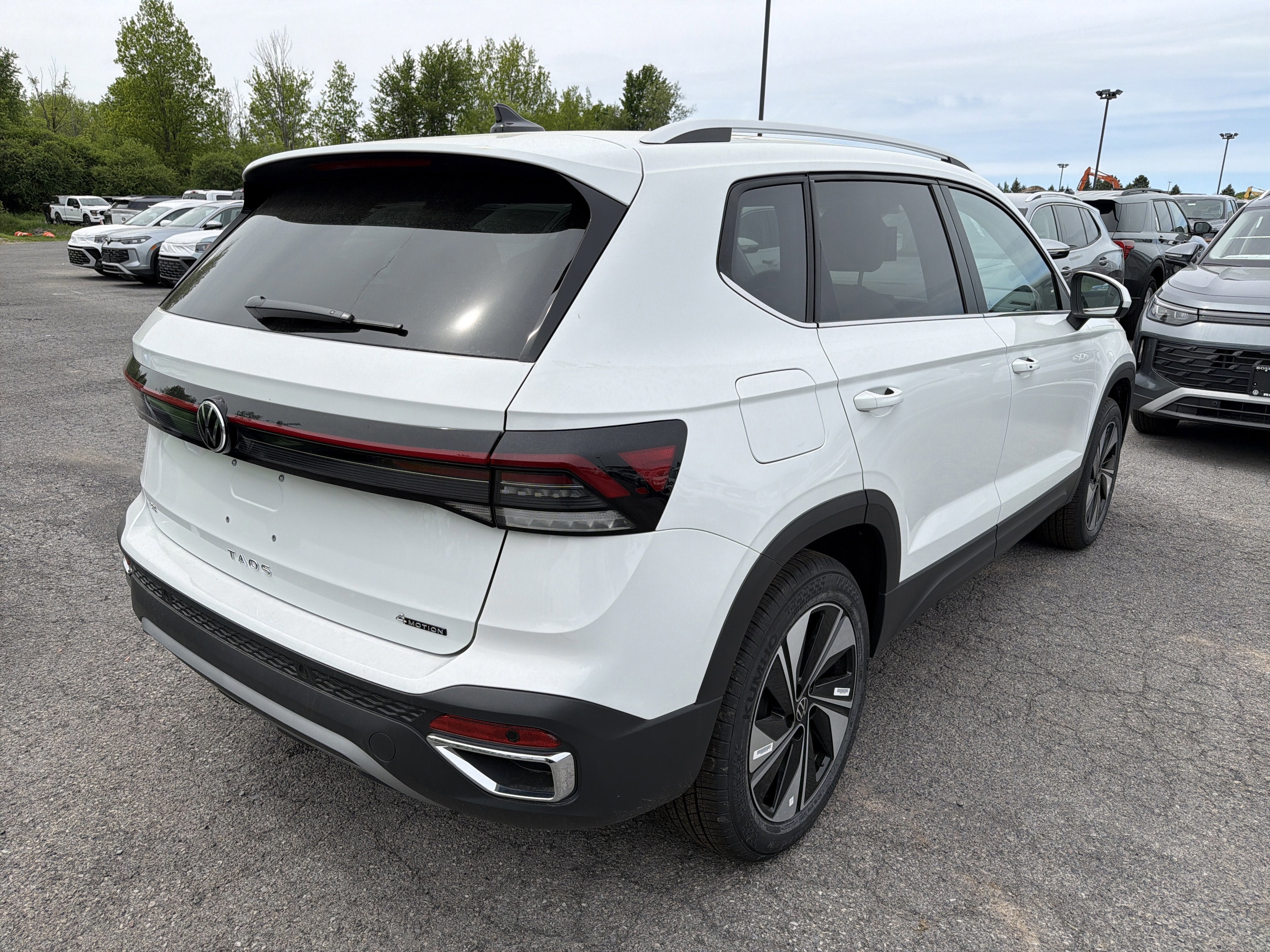 2026 Volkswagen Taos SE 4MOTION