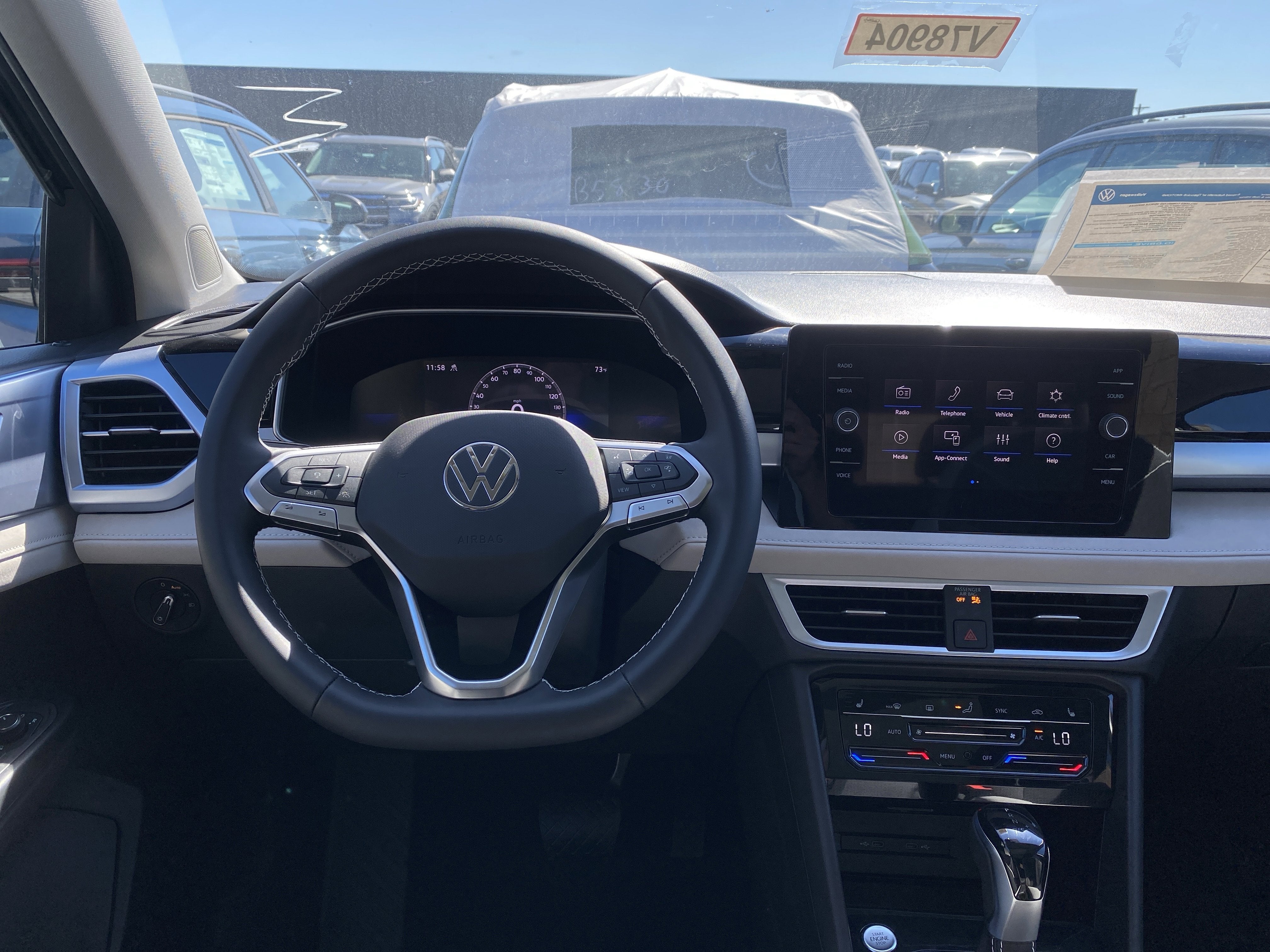 2025 Volkswagen Taos SE 4MOTION